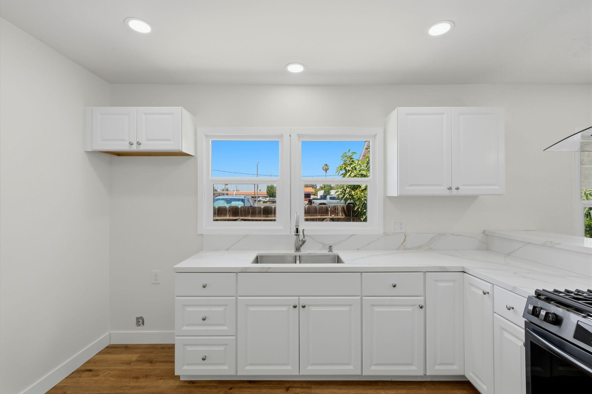 35 S Howland St, Porterville, CA 93257