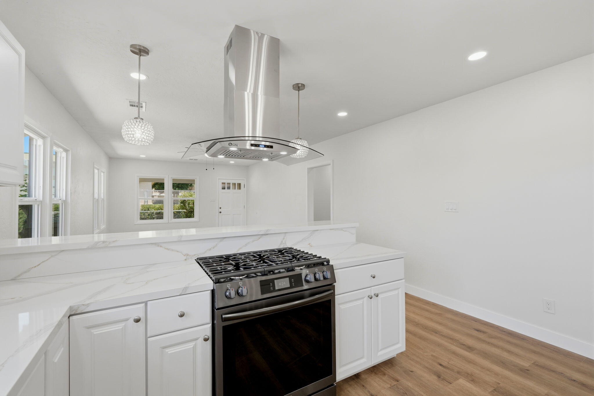 35 S Howland St, Porterville, CA 93257