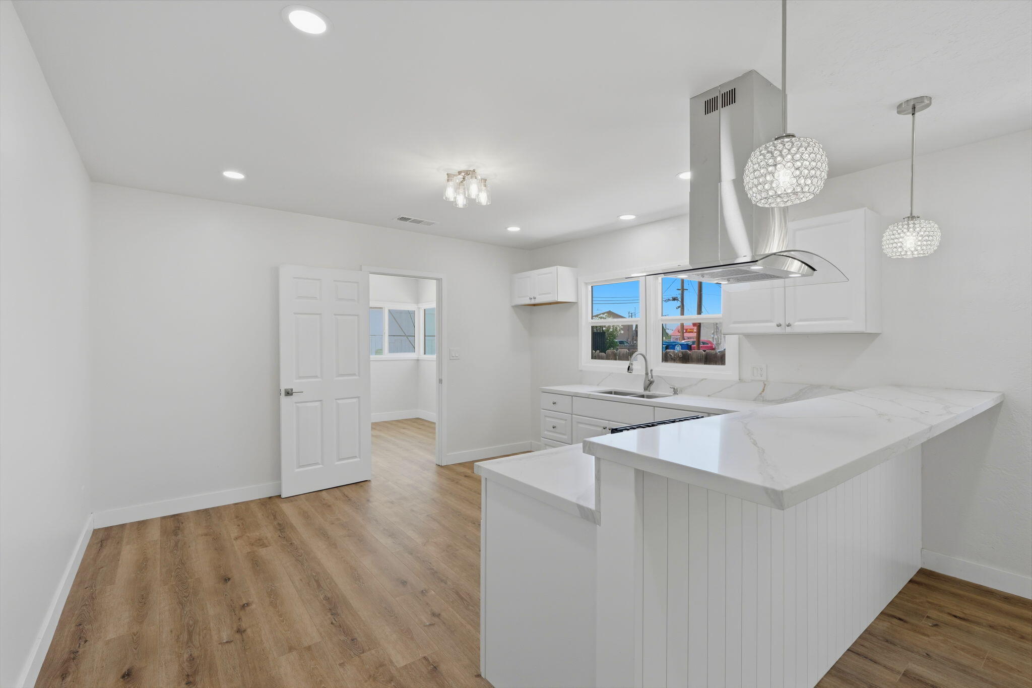 35 S Howland St, Porterville, CA 93257
