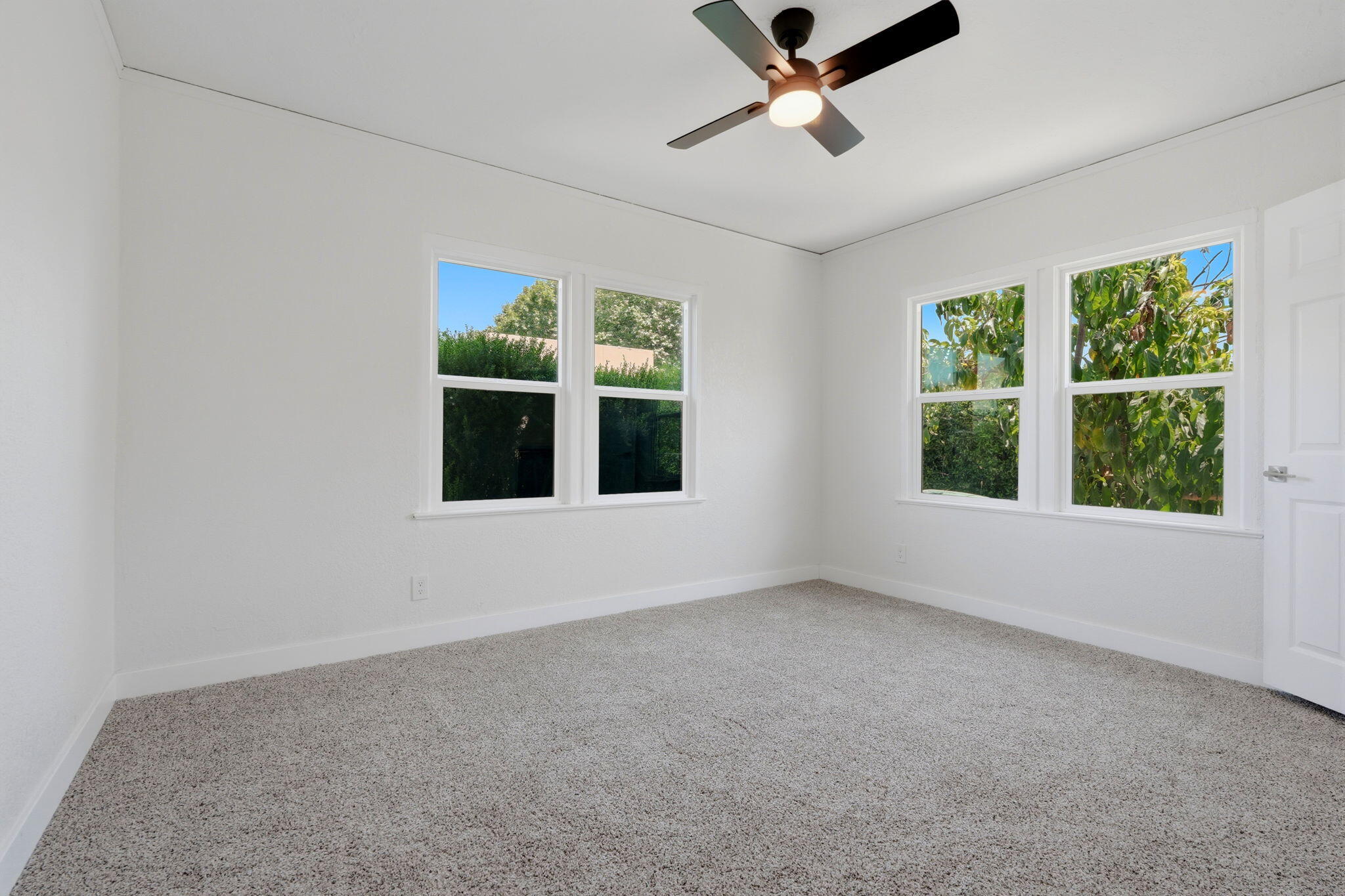 35 S Howland St, Porterville, CA 93257