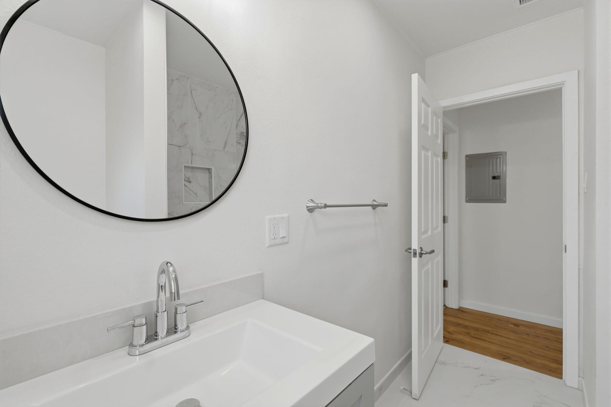 35 S Howland St, Porterville, CA 93257
