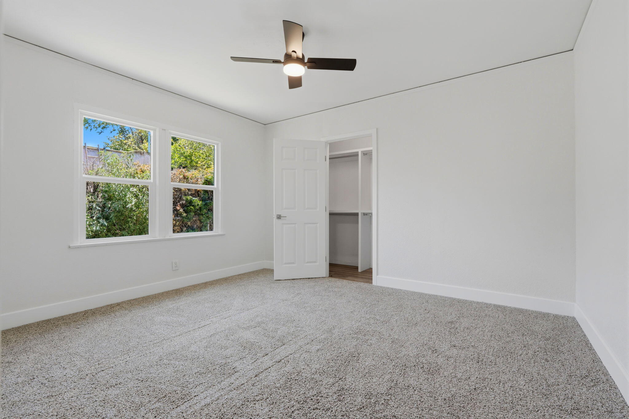 35 S Howland St, Porterville, CA 93257