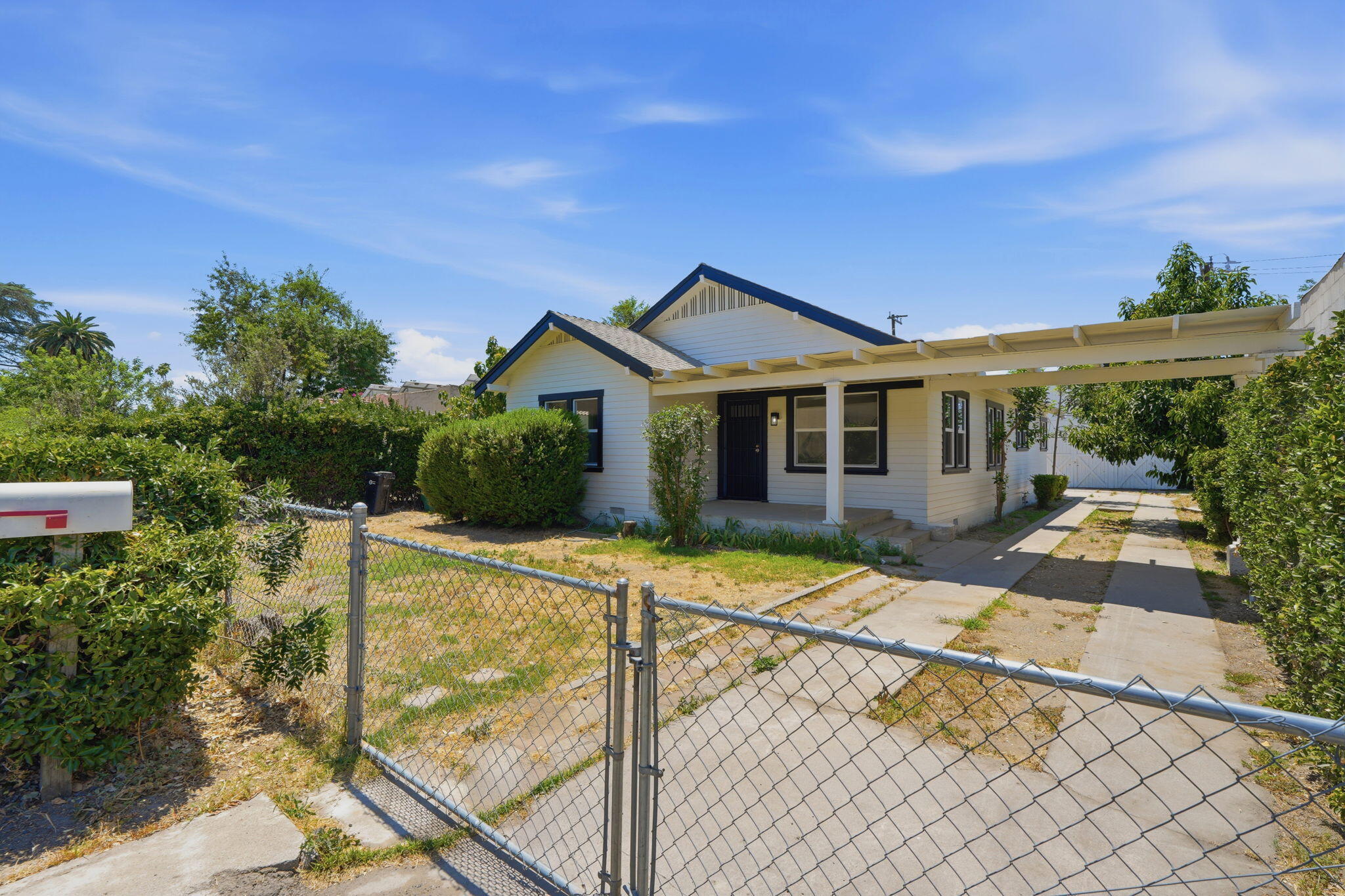 35 S Howland St, Porterville, CA 93257