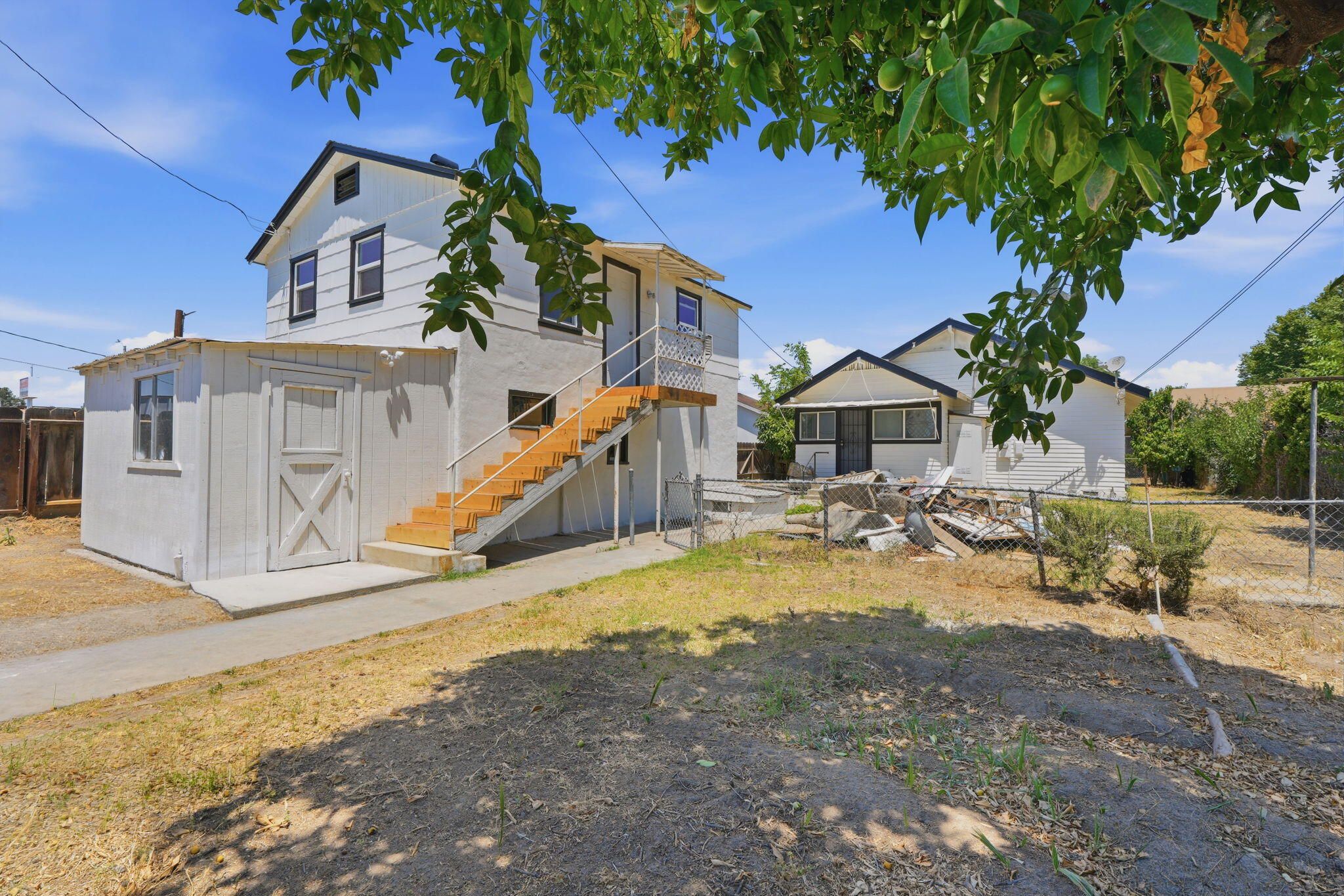 35 S Howland St, Porterville, CA 93257
