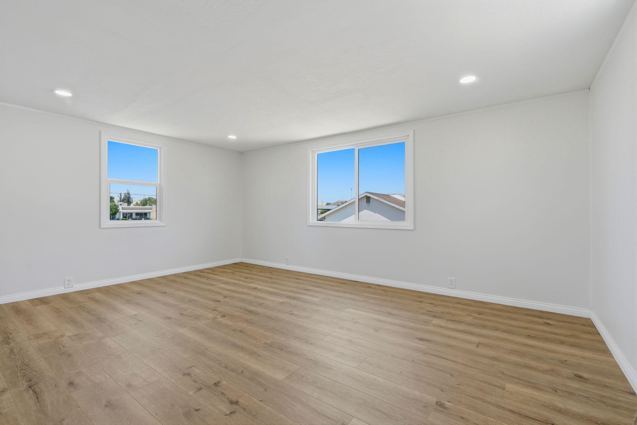 35 S Howland St, Porterville, CA 93257