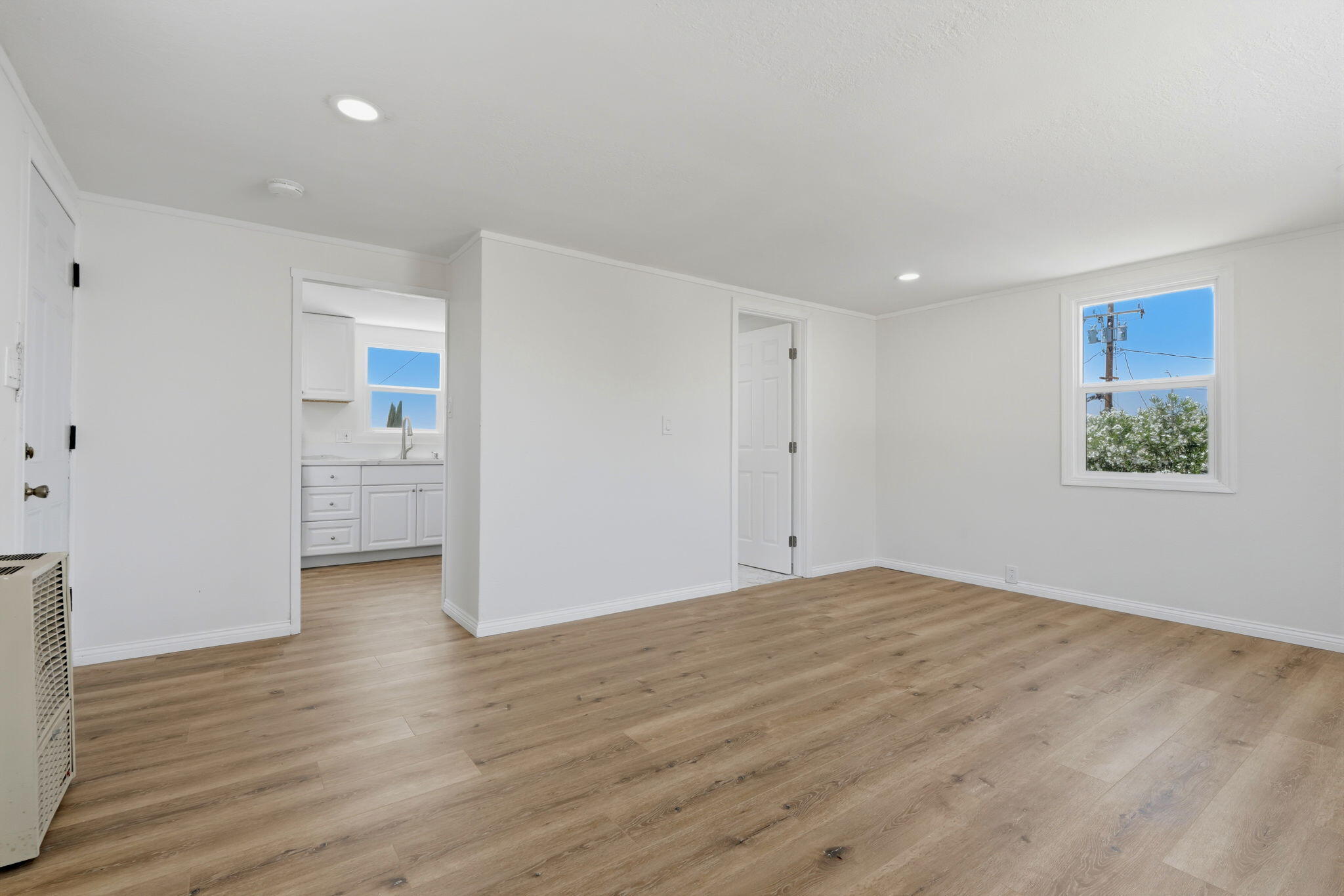 35 S Howland St, Porterville, CA 93257