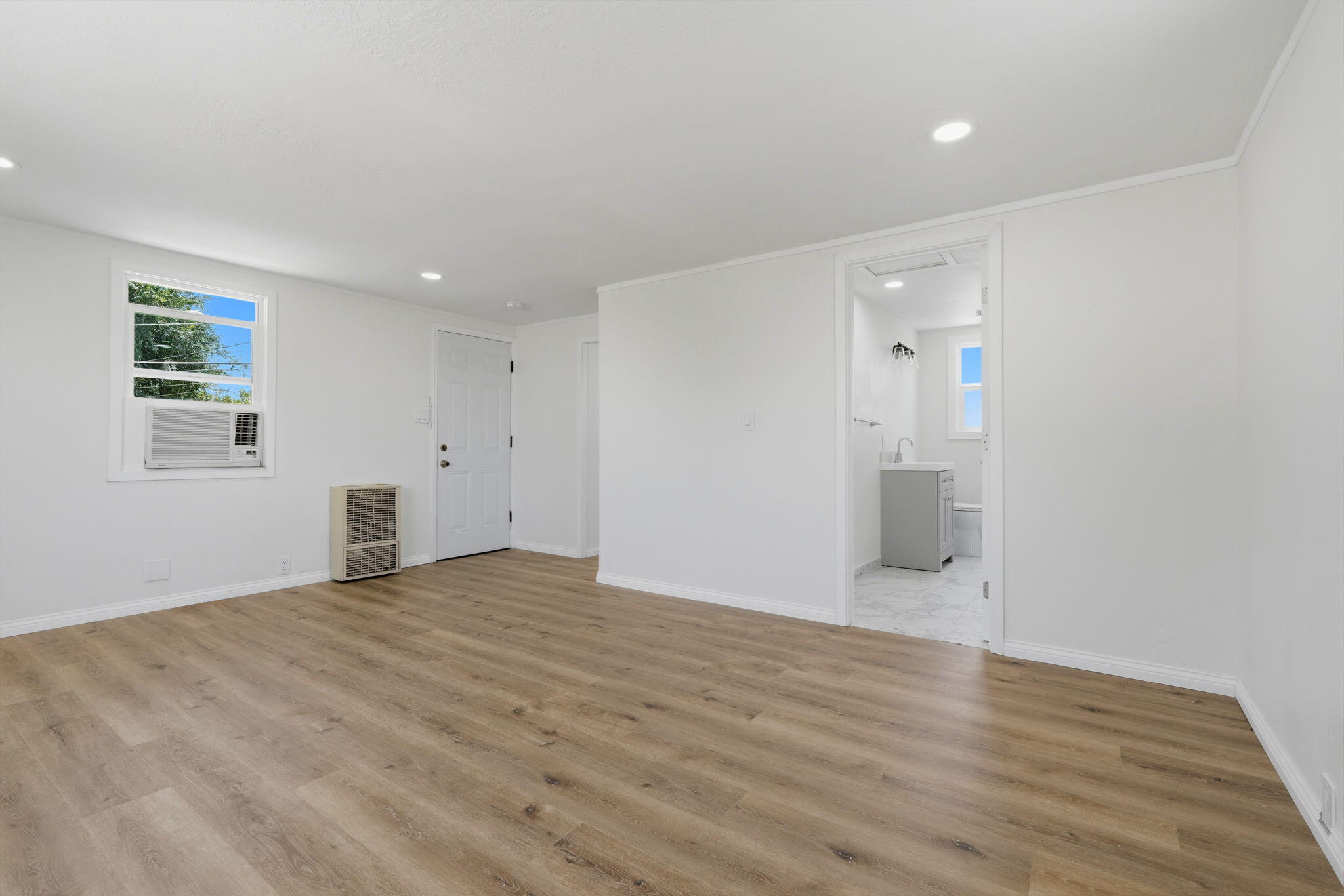 35 S Howland St, Porterville, CA 93257