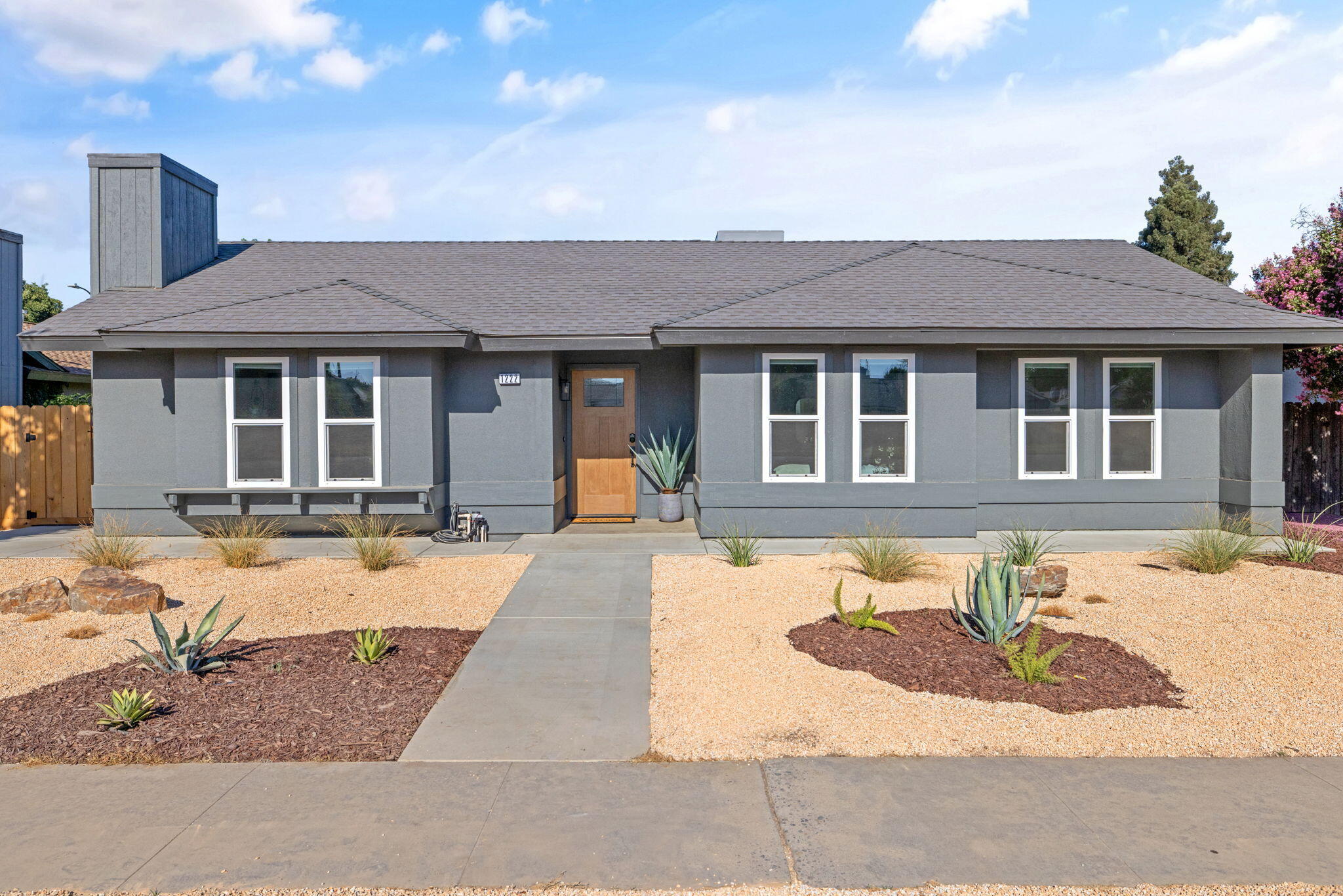 1222 N Laspina St, Tulare, CA 93274