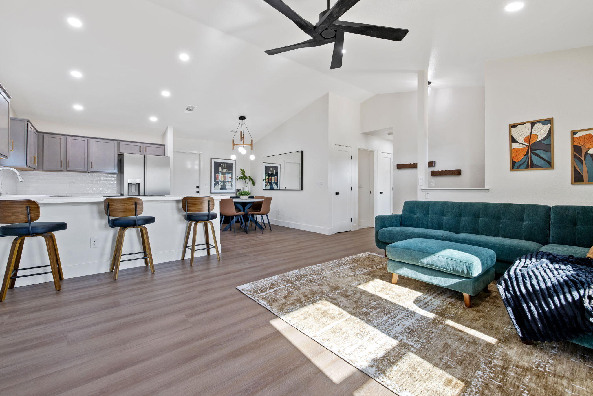 1222 N Laspina St, Tulare, CA 93274