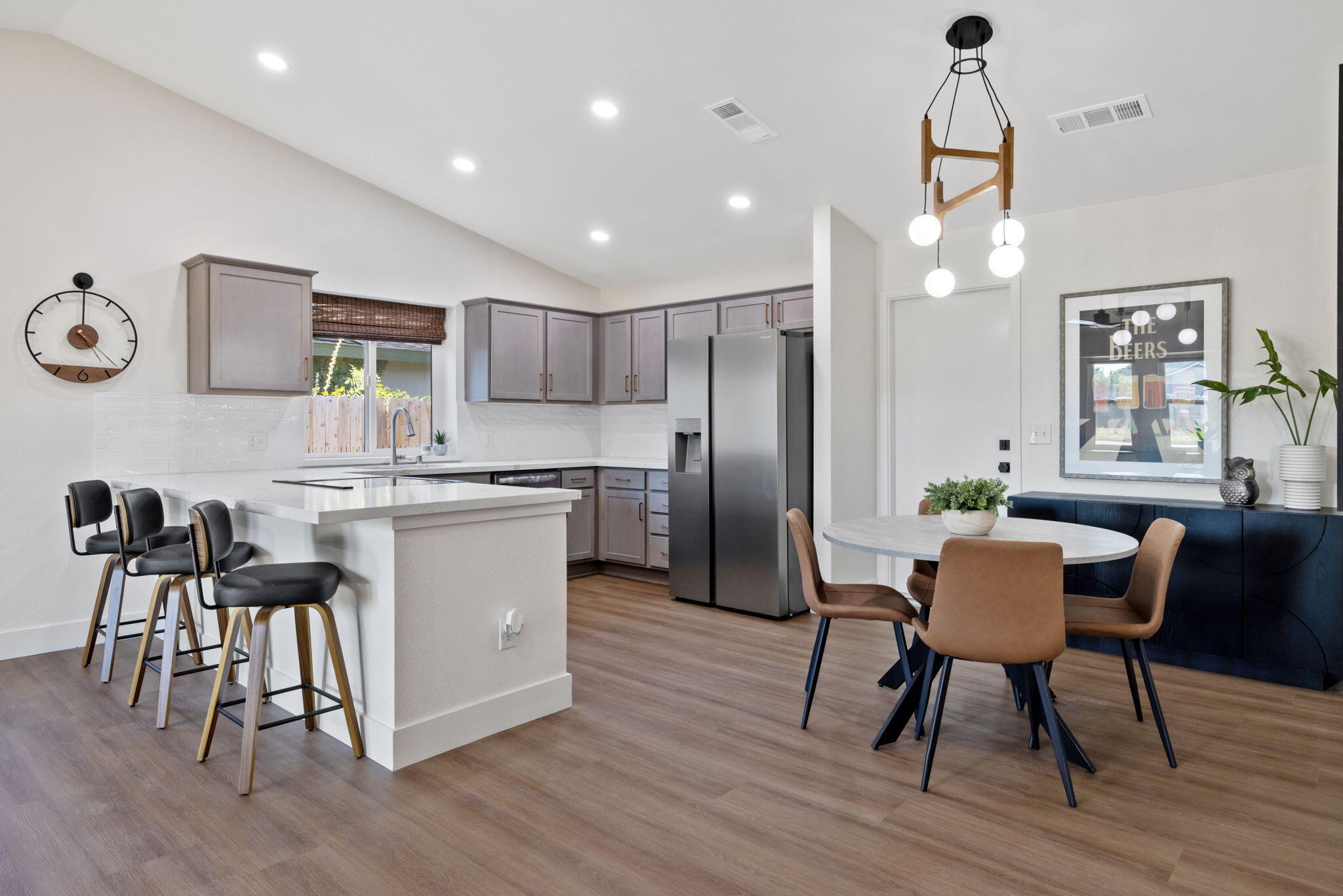 1222 N Laspina St, Tulare, CA 93274