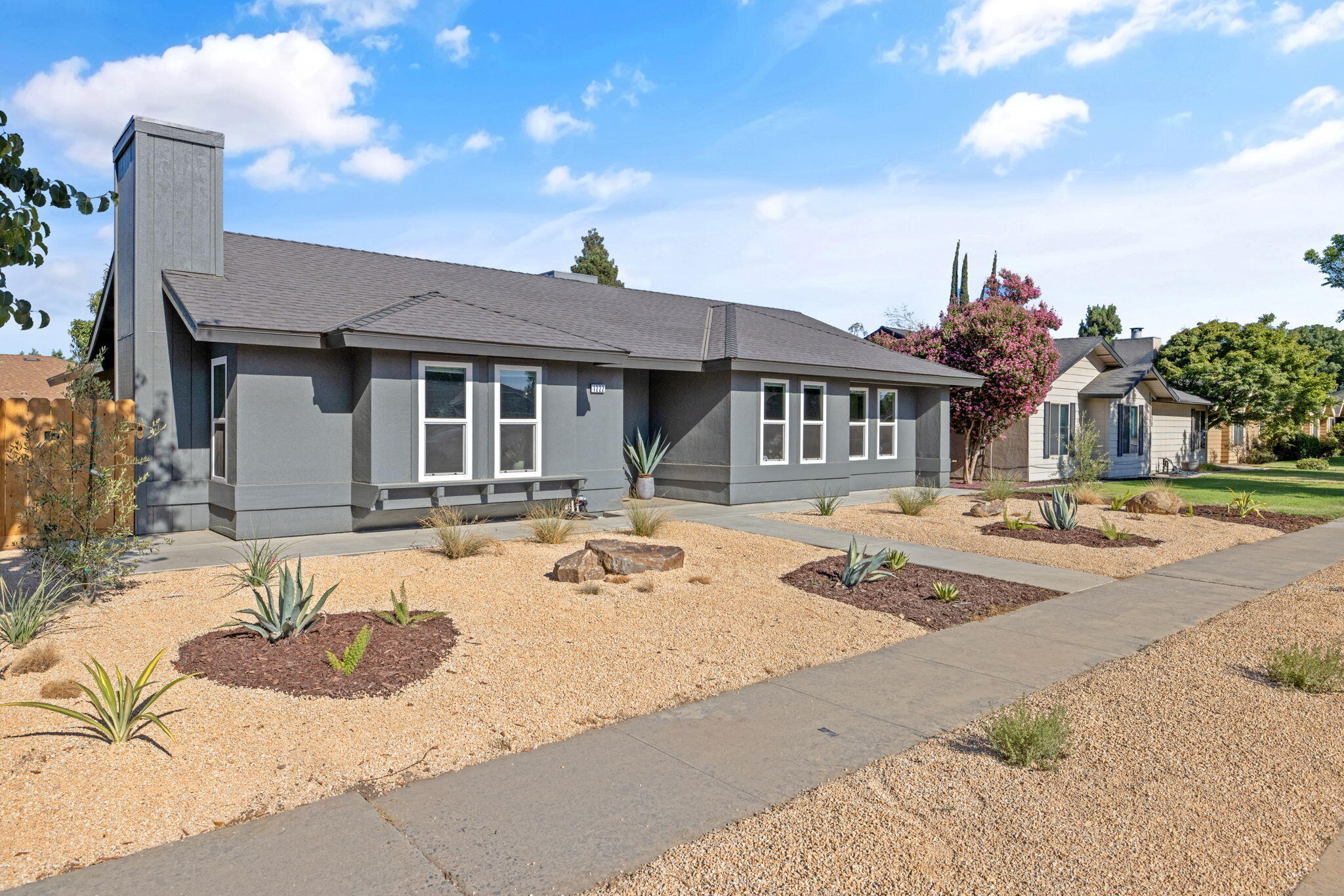 1222 N Laspina St, Tulare, CA 93274