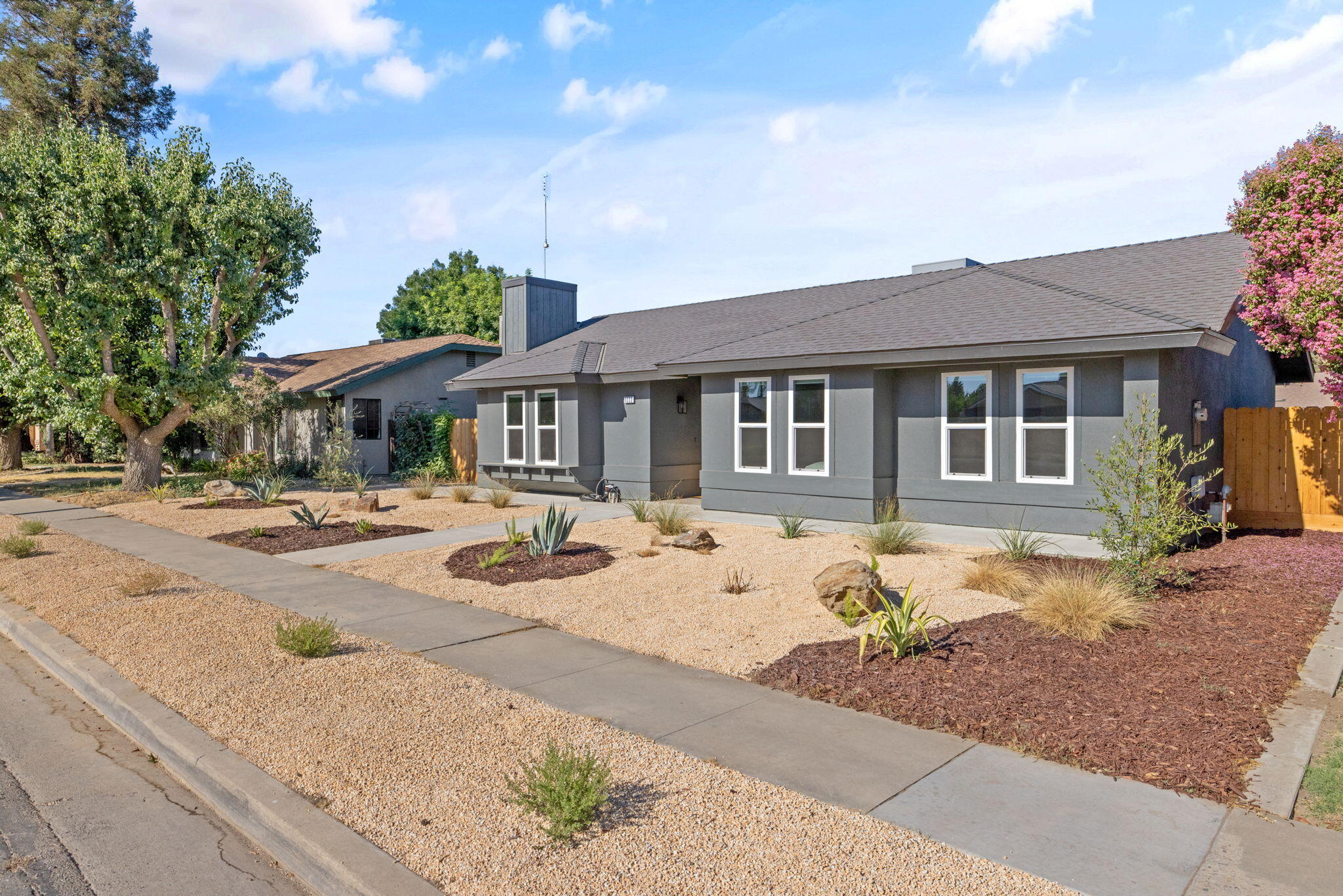 1222 N Laspina St, Tulare, CA 93274