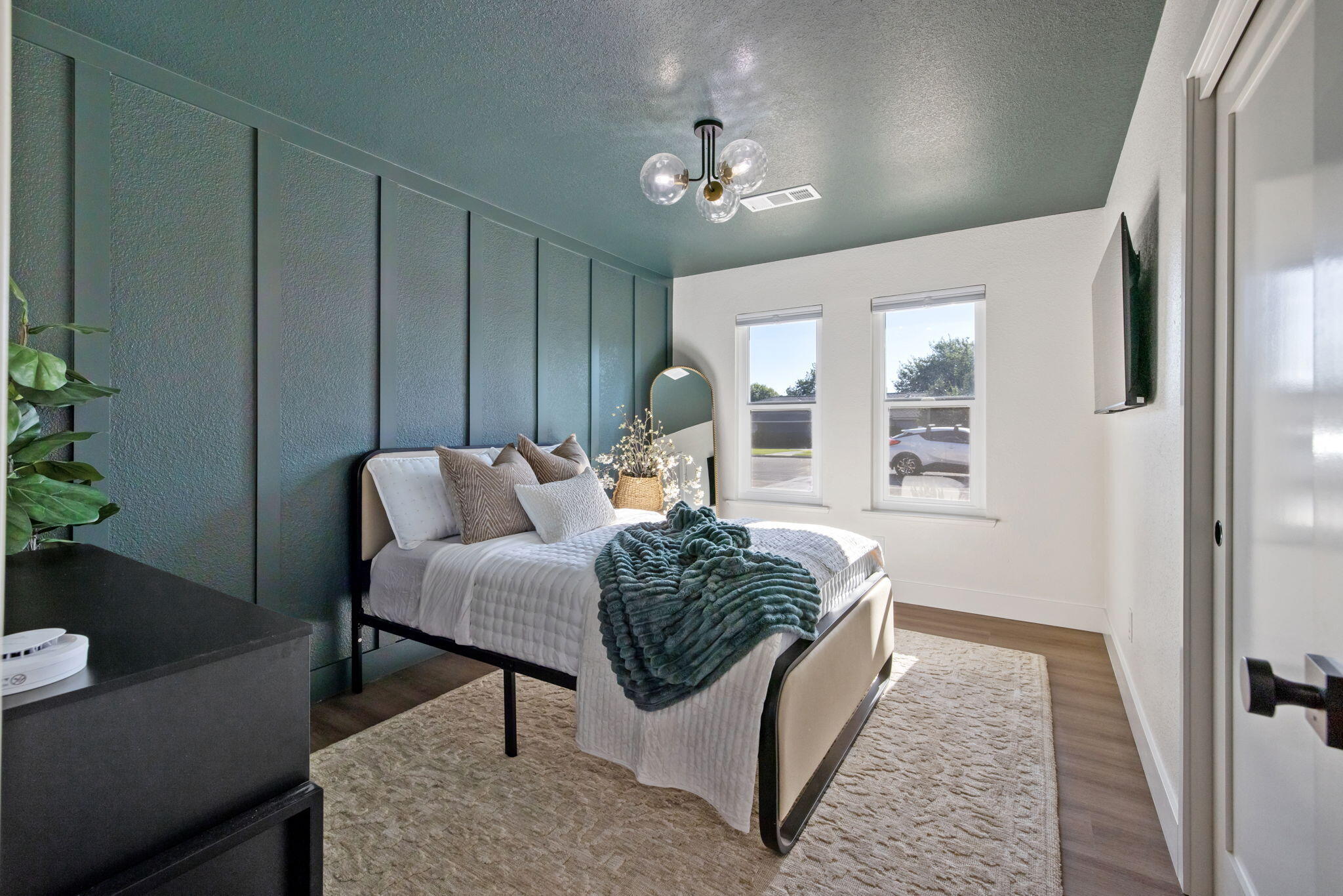 1222 N Laspina St, Tulare, CA 93274