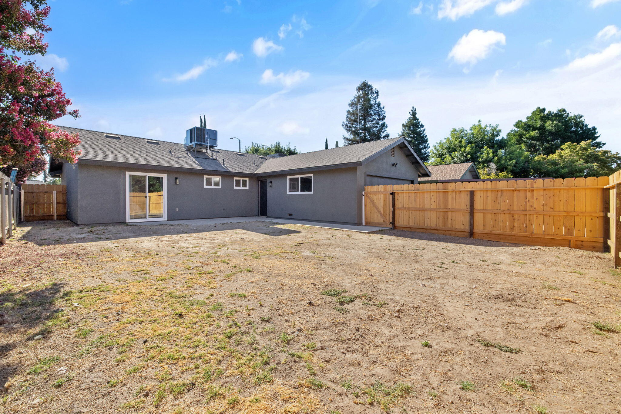 1222 N Laspina St, Tulare, CA 93274