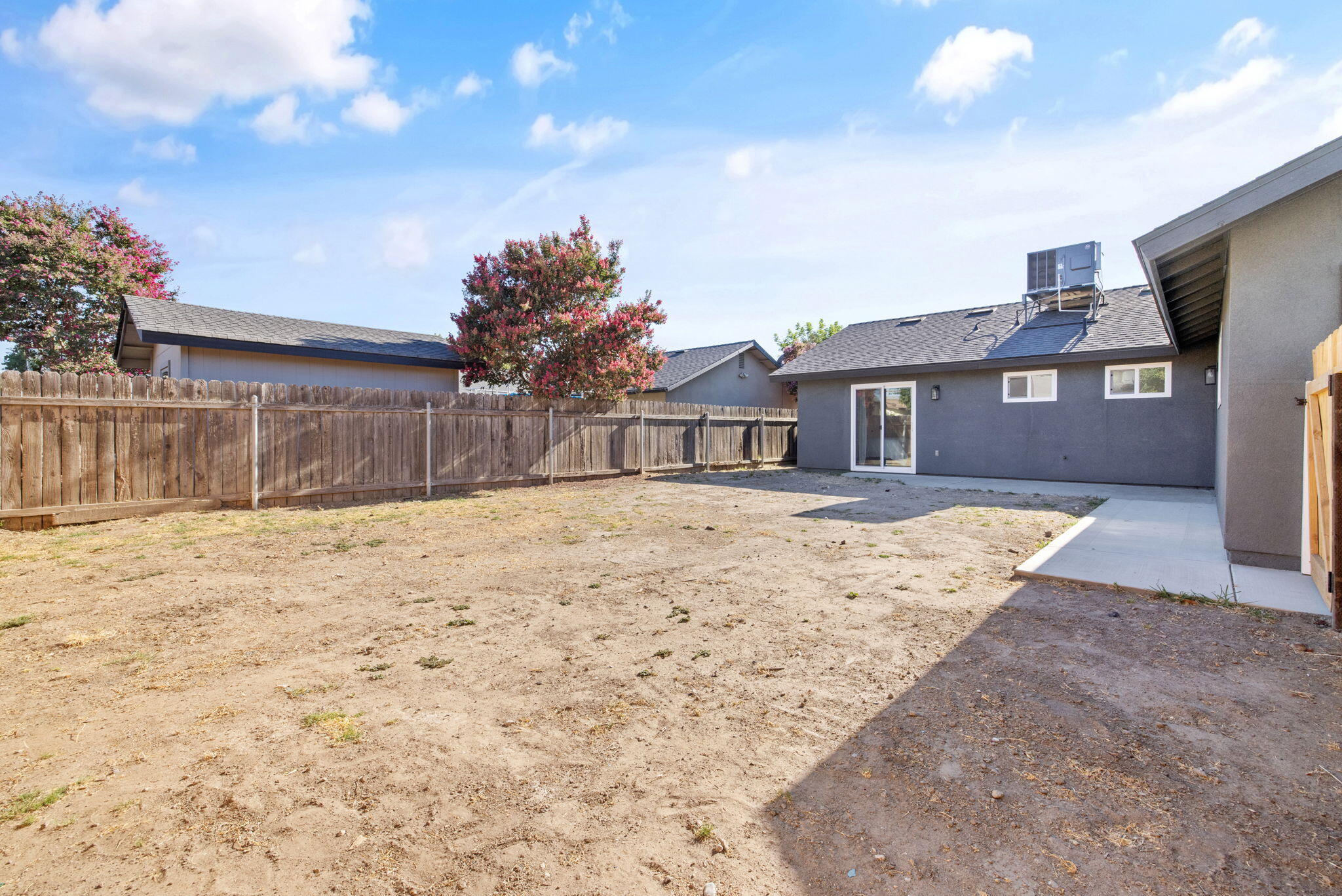 1222 N Laspina St, Tulare, CA 93274