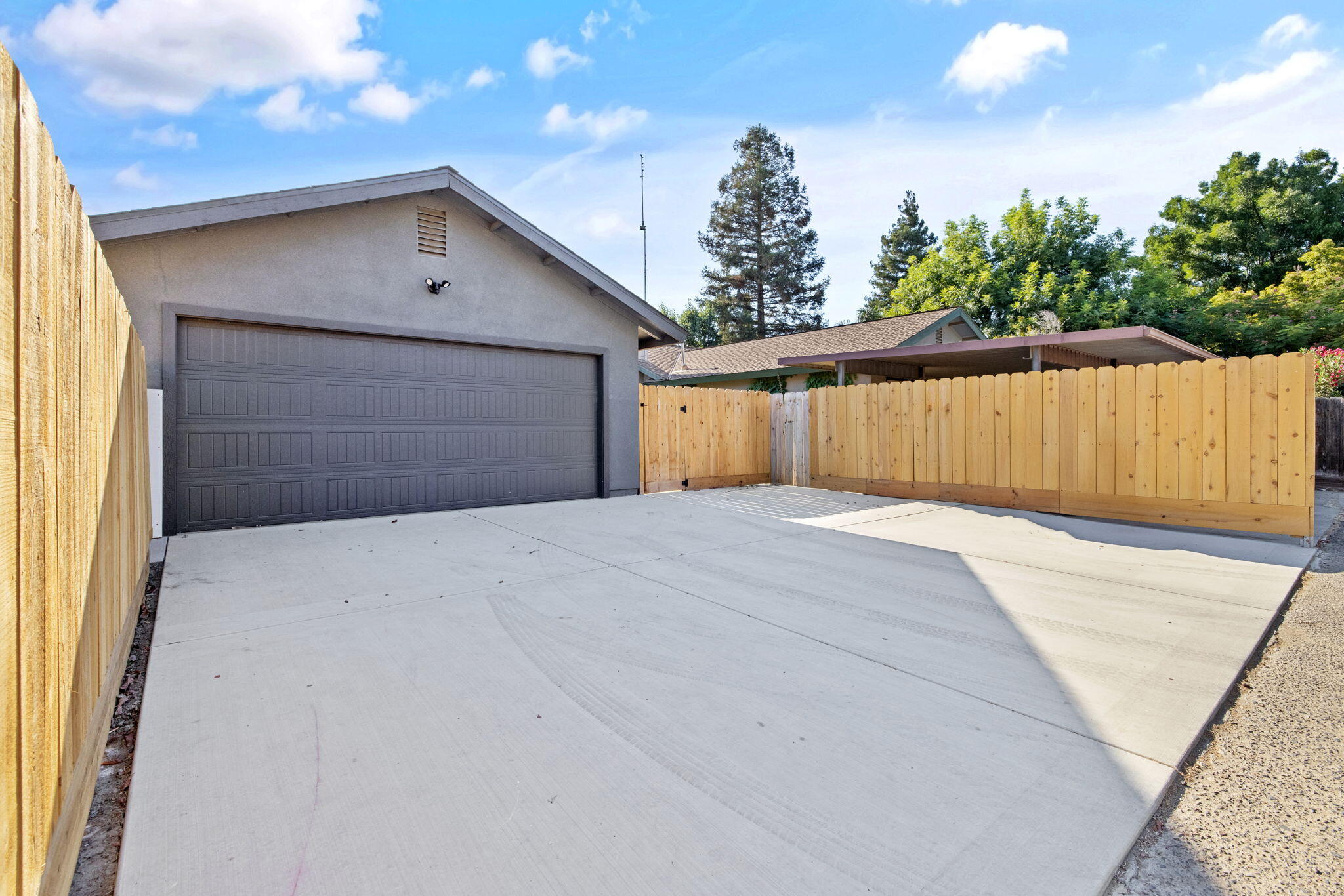 1222 N Laspina St, Tulare, CA 93274