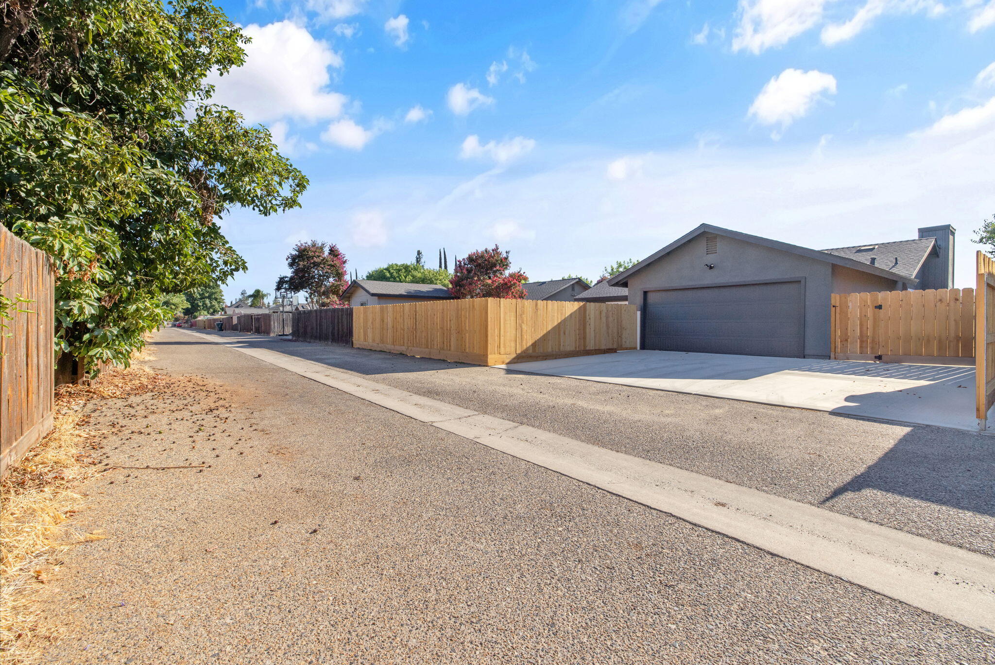 1222 N Laspina St, Tulare, CA 93274