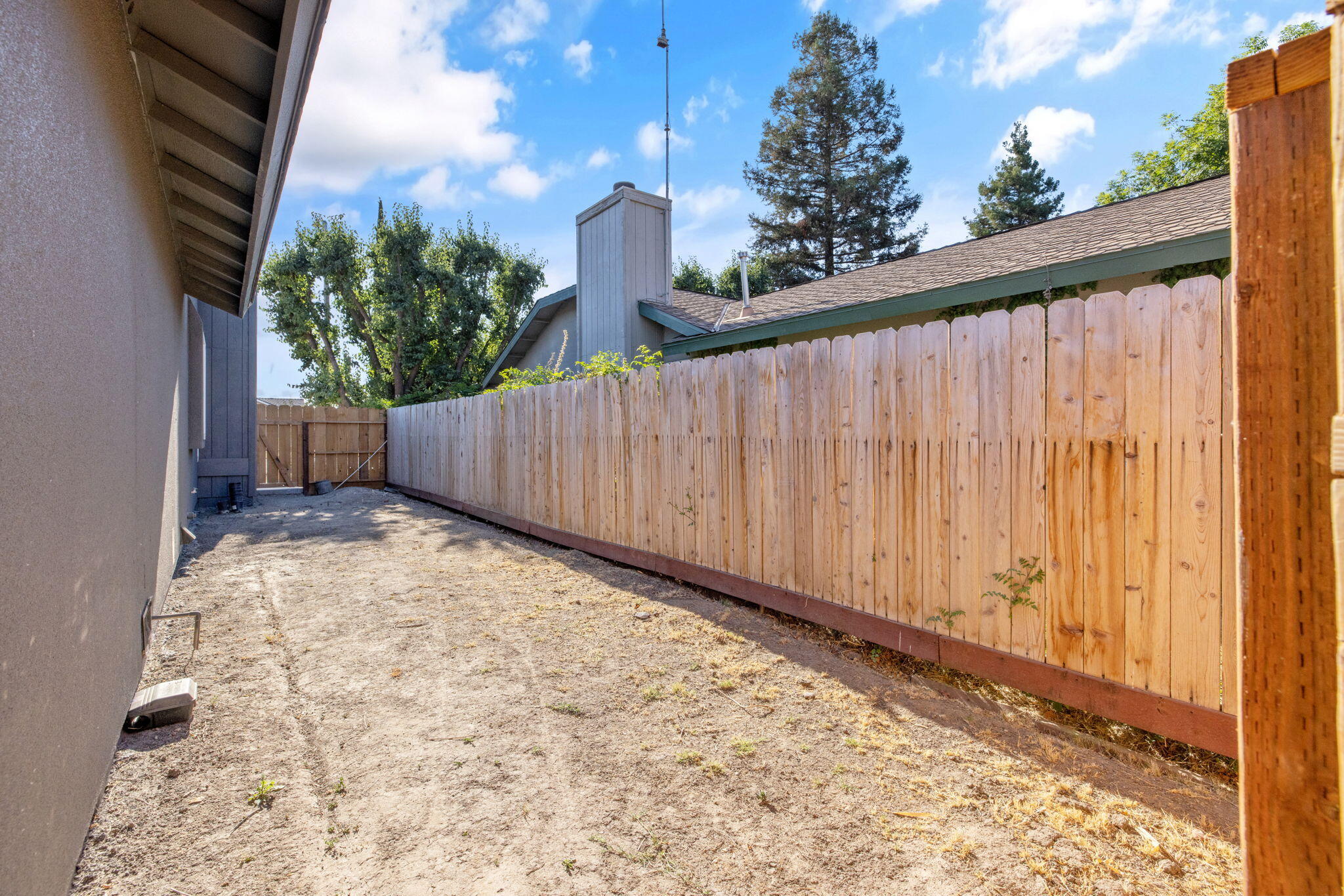 1222 N Laspina St, Tulare, CA 93274