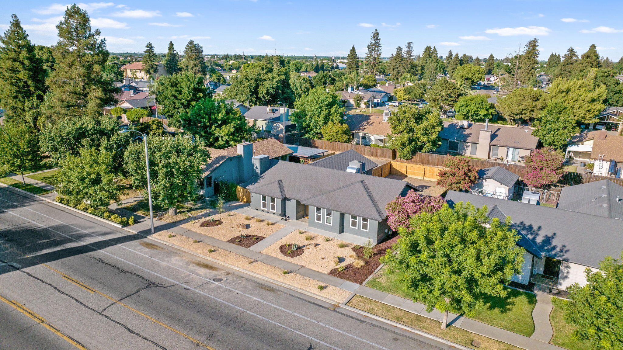 1222 N Laspina St, Tulare, CA 93274
