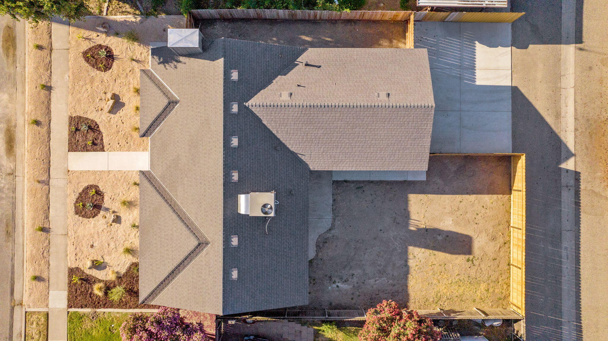 1222 N Laspina St, Tulare, CA 93274