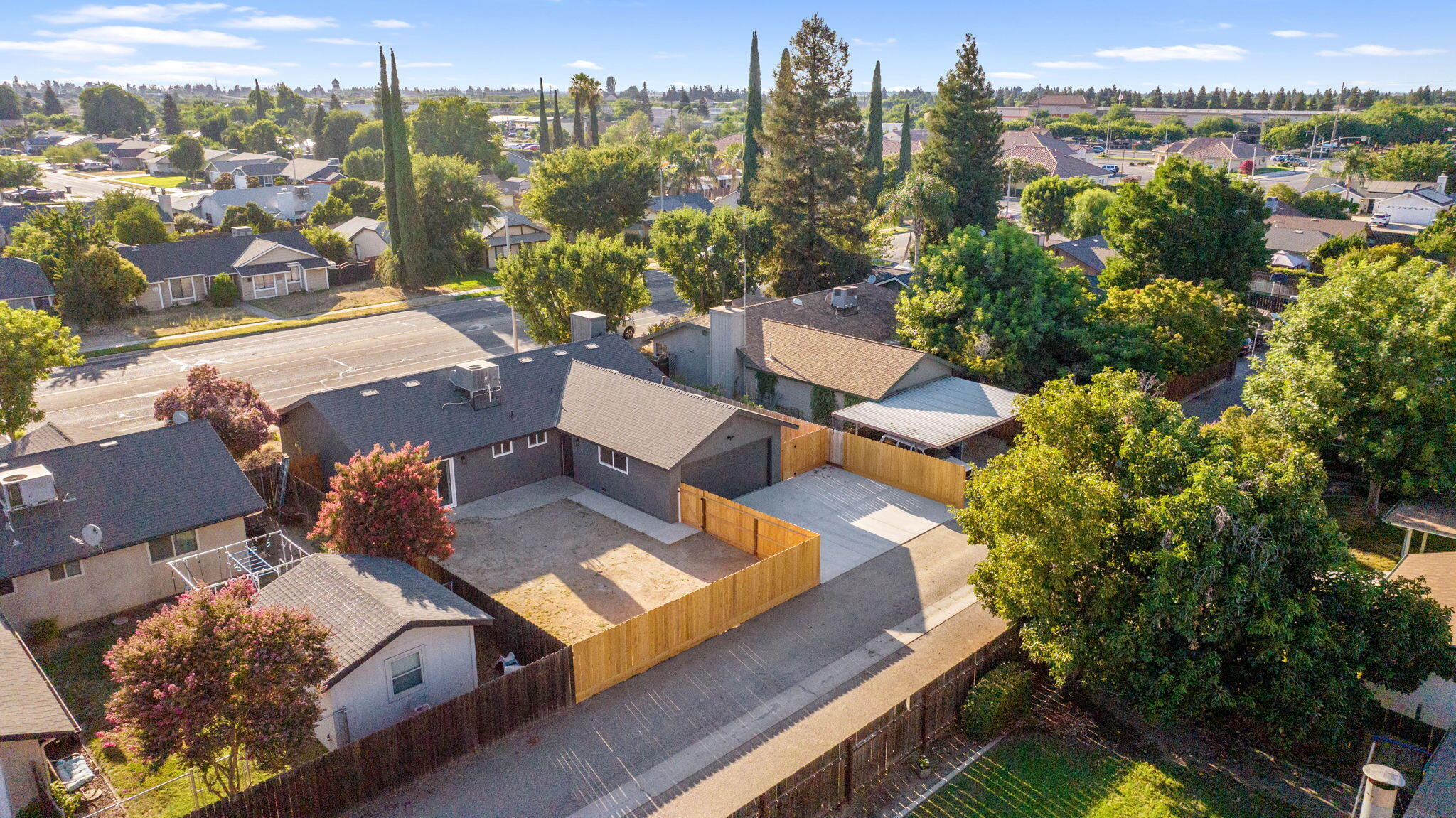 1222 N Laspina St, Tulare, CA 93274