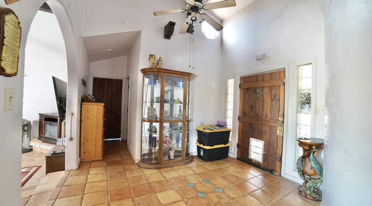 1166 N Harvard Ave, Lindsay, CA 93247
