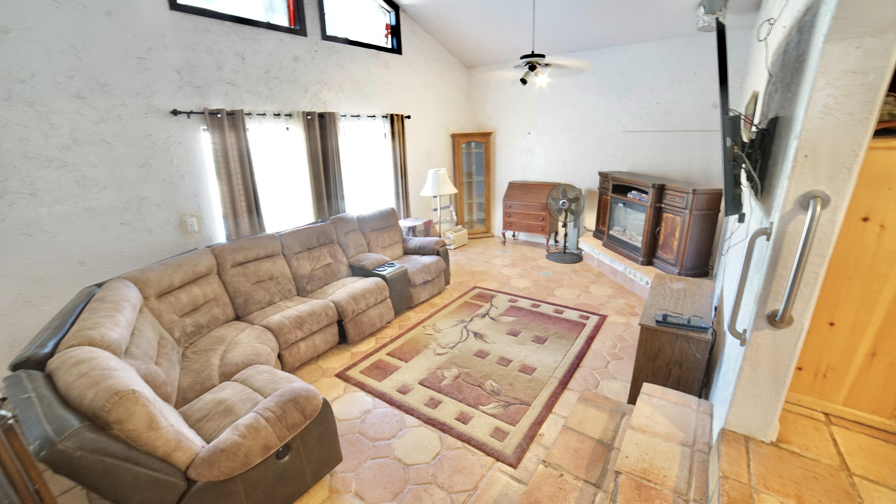 1166 N Harvard Ave, Lindsay, CA 93247