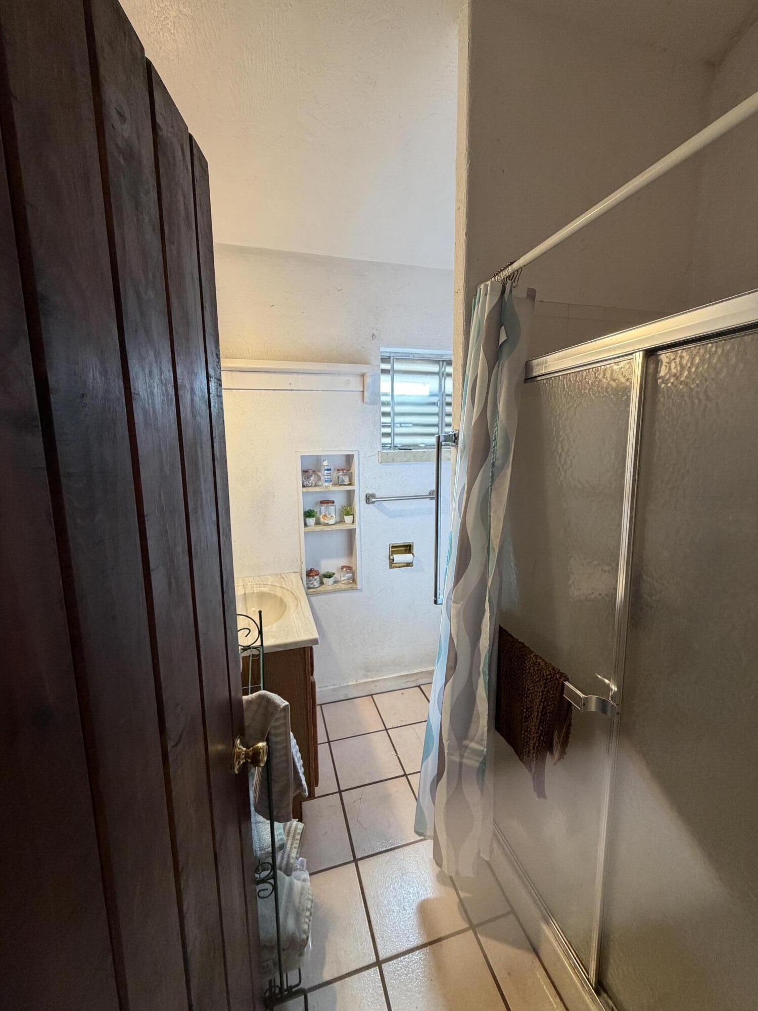 1166 N Harvard Ave, Lindsay, CA 93247
