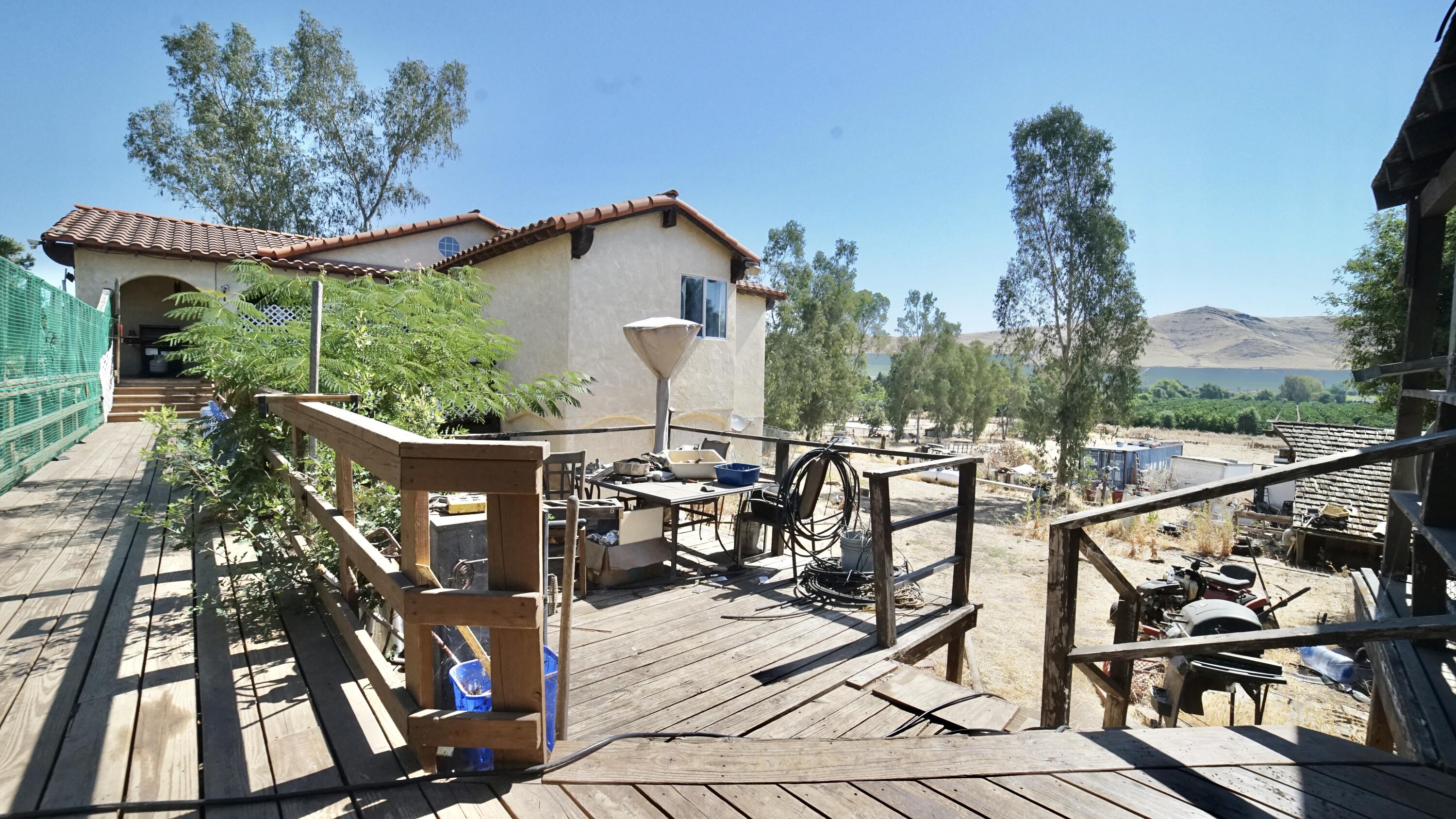 1166 N Harvard Ave, Lindsay, CA 93247