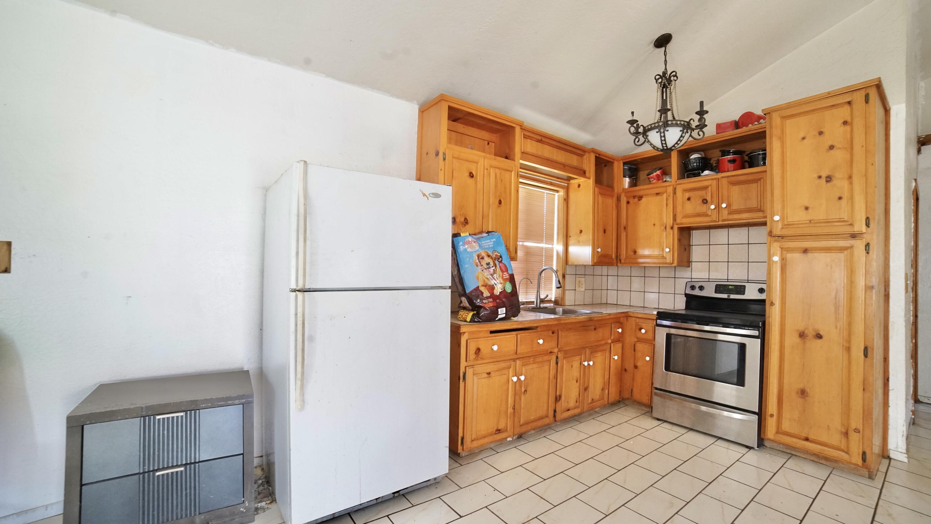 1166 N Harvard Ave, Lindsay, CA 93247