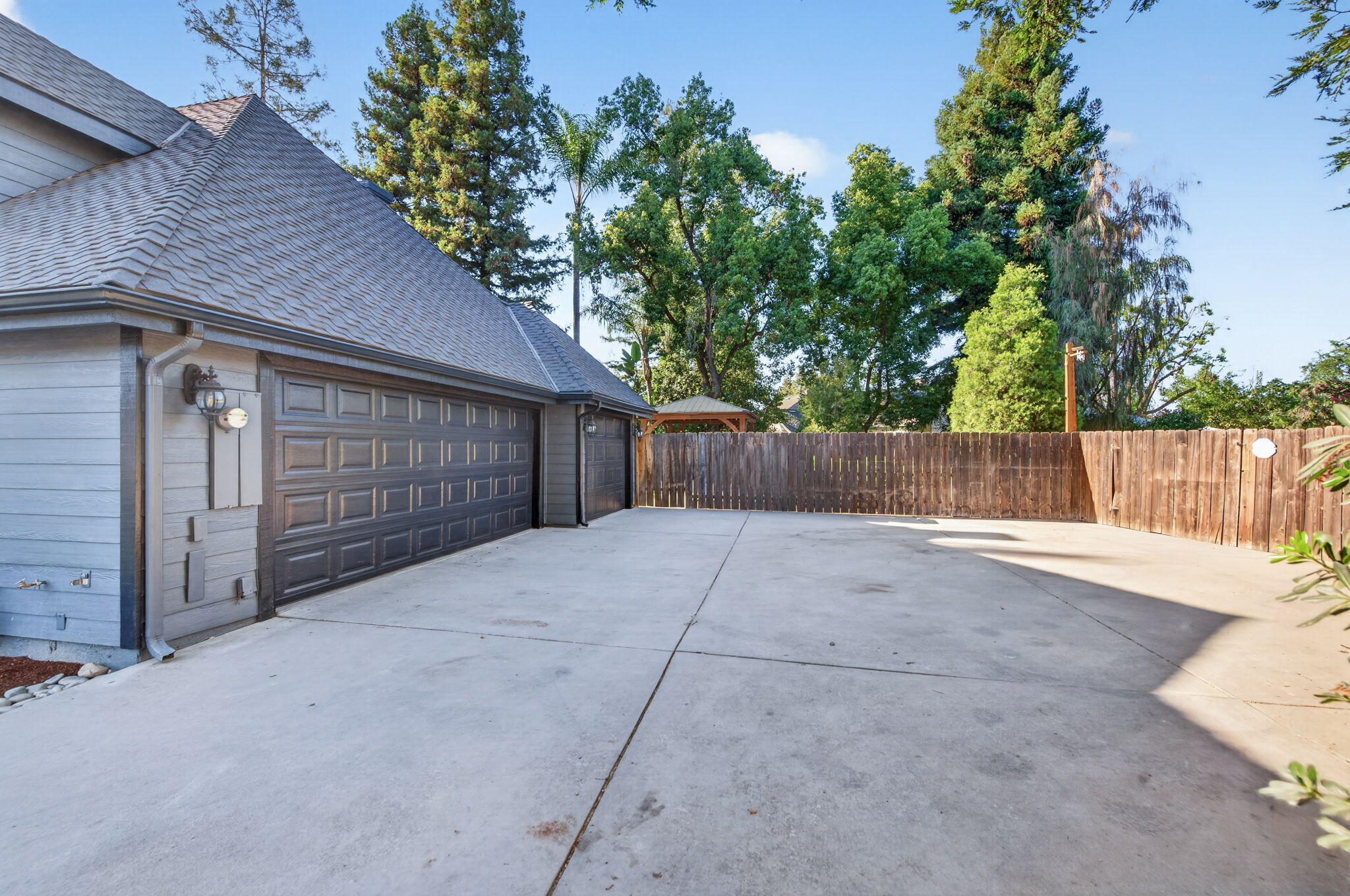 348 E Sunnyside Ave, Visalia, CA 93277