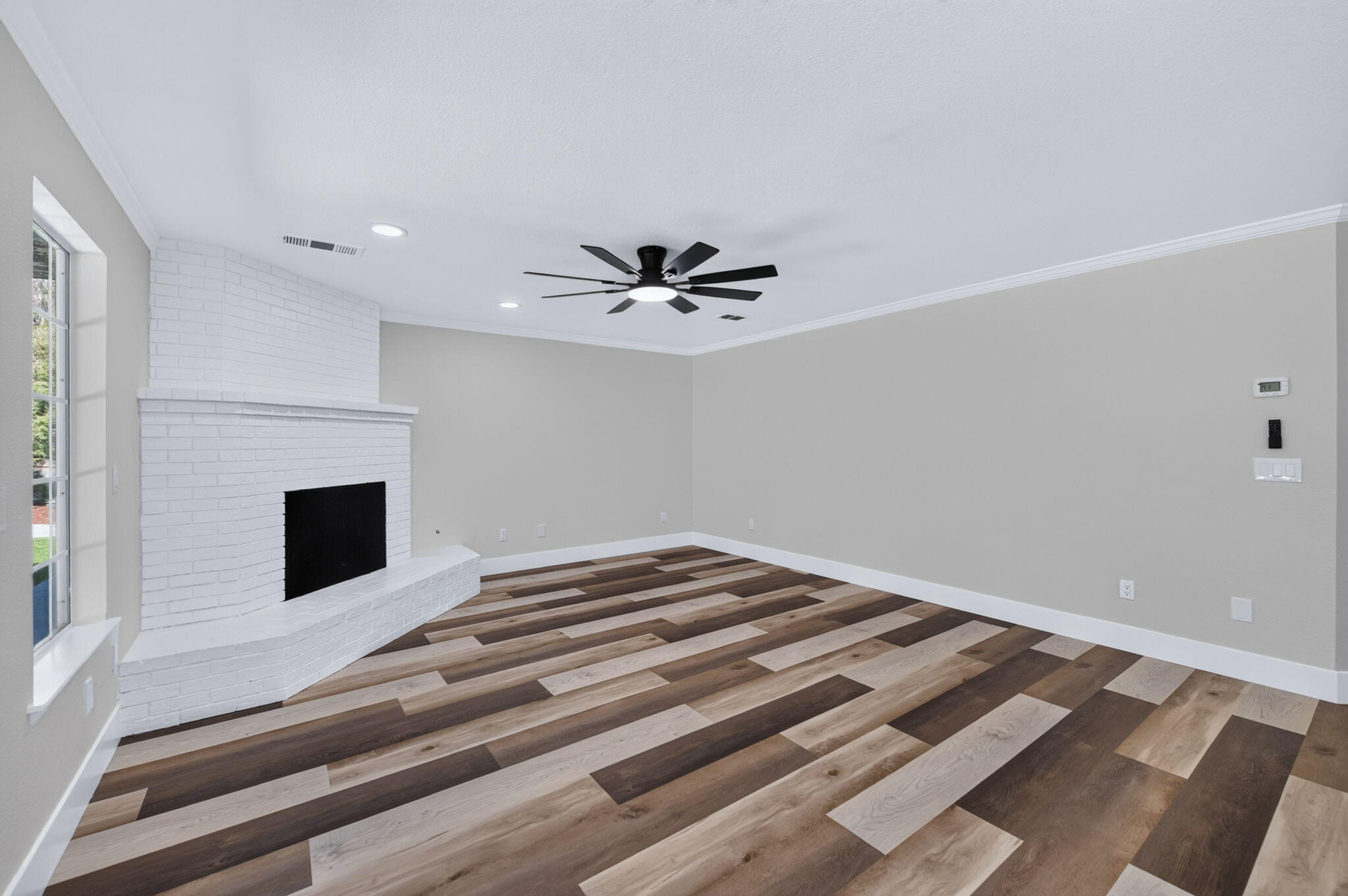 348 E Sunnyside Ave, Visalia, CA 93277