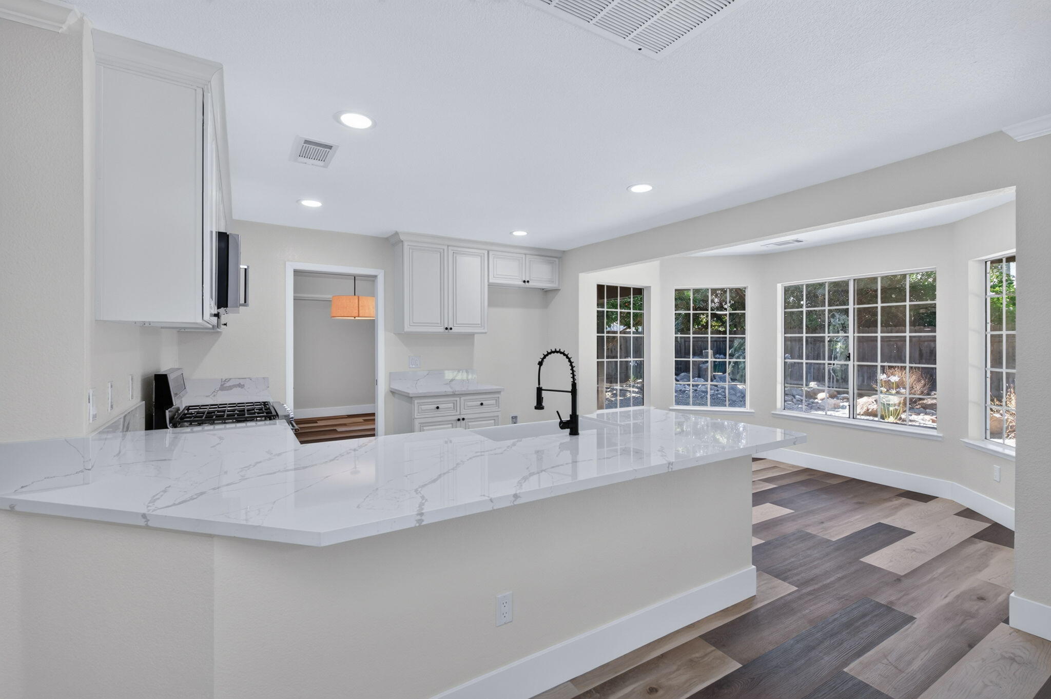 348 E Sunnyside Ave, Visalia, CA 93277