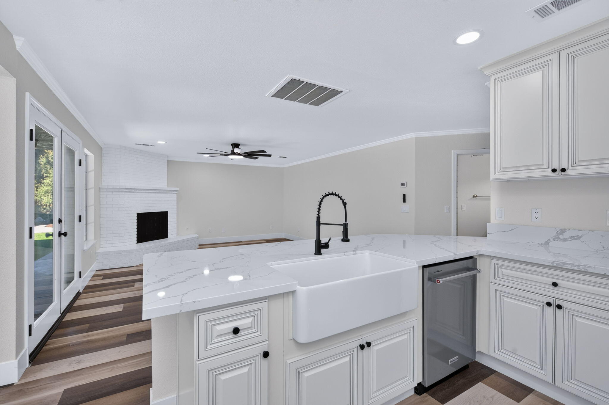 348 E Sunnyside Ave, Visalia, CA 93277