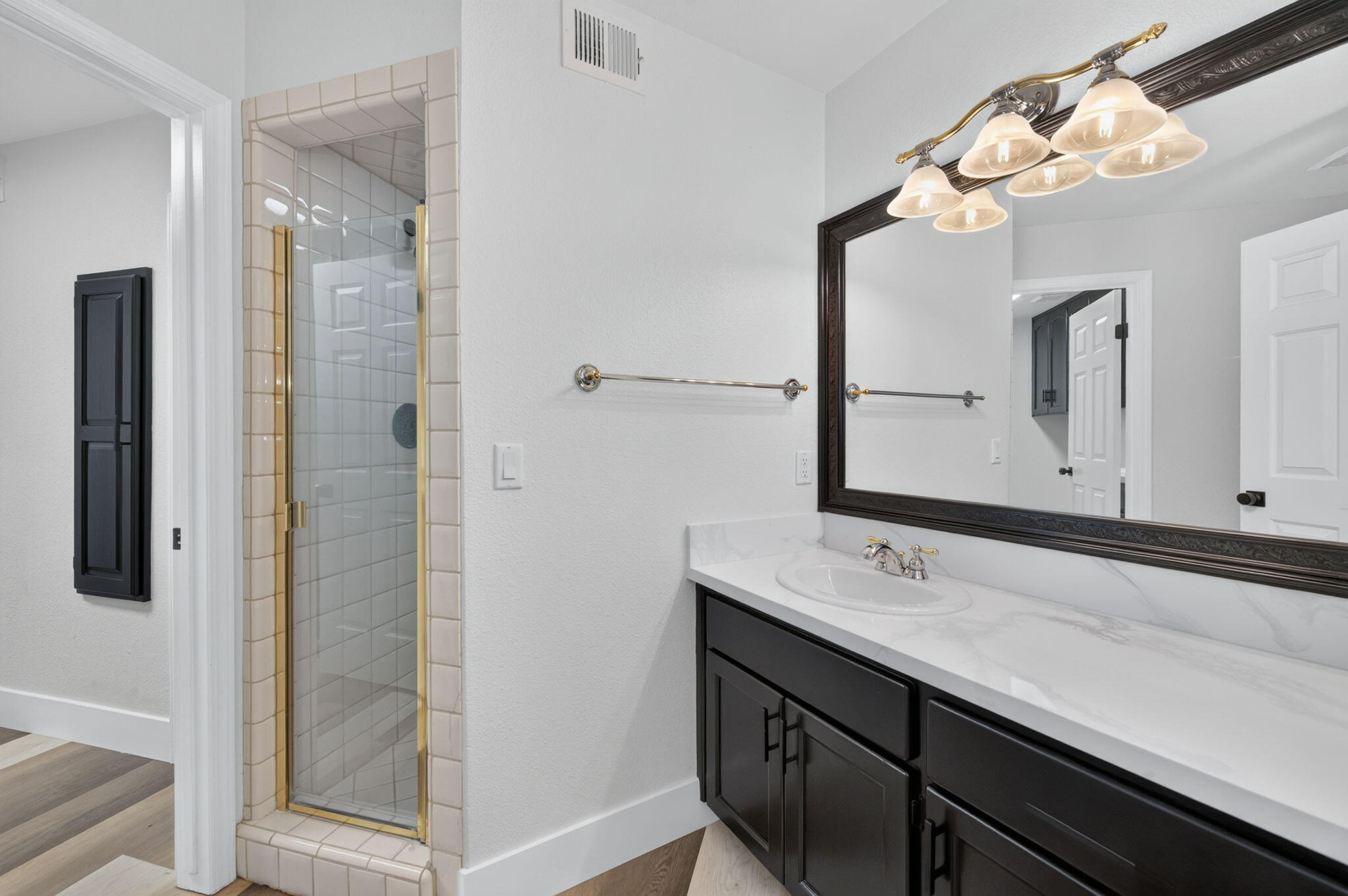 348 E Sunnyside Ave, Visalia, CA 93277