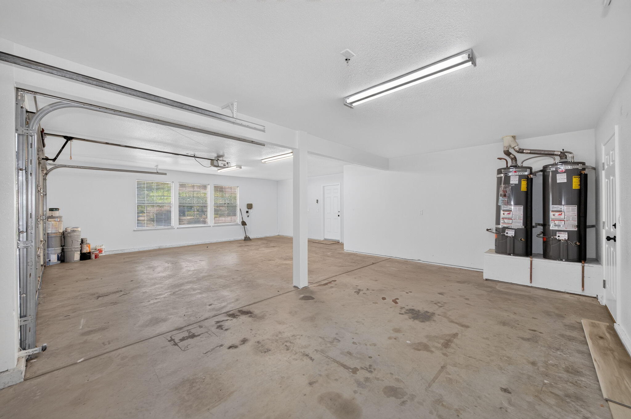 348 E Sunnyside Ave, Visalia, CA 93277
