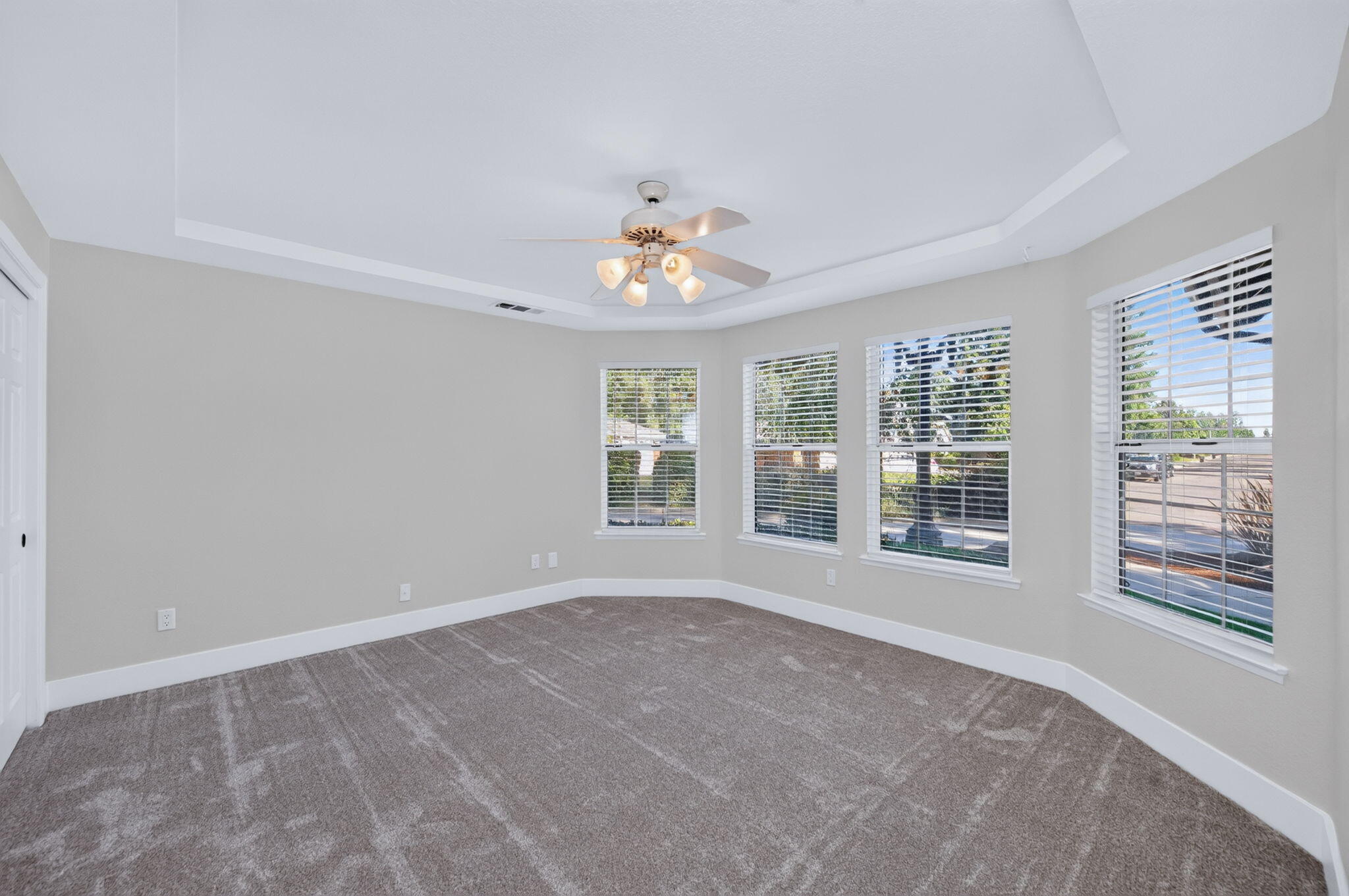 348 E Sunnyside Ave, Visalia, CA 93277