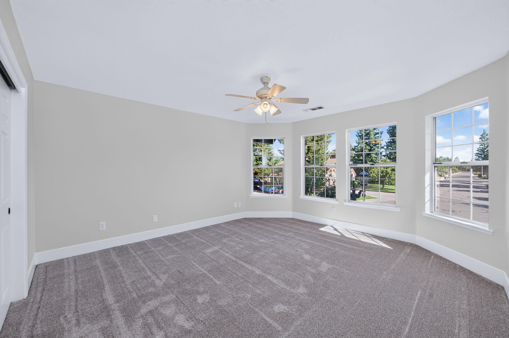 348 E Sunnyside Ave, Visalia, CA 93277