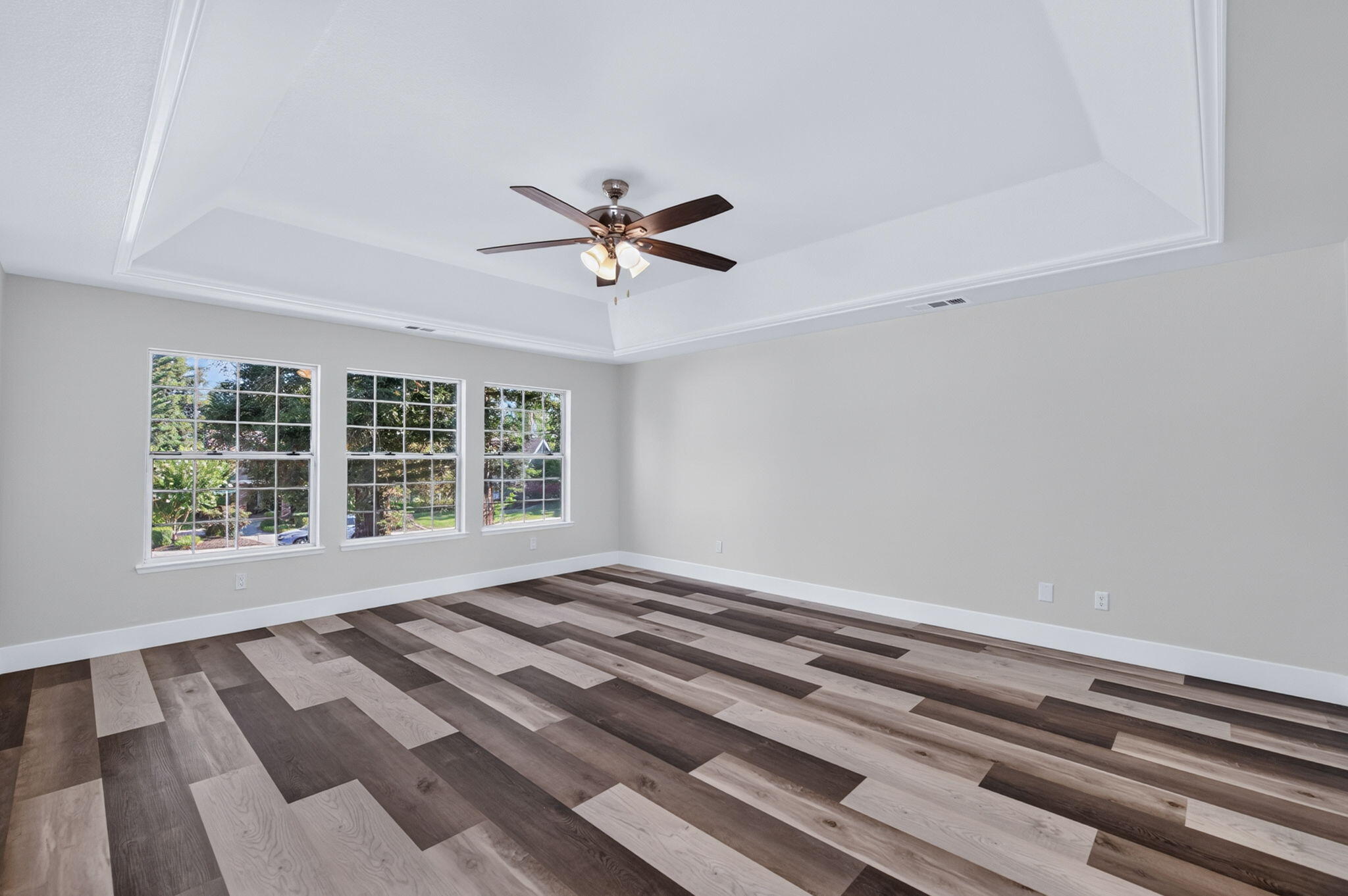 348 E Sunnyside Ave, Visalia, CA 93277