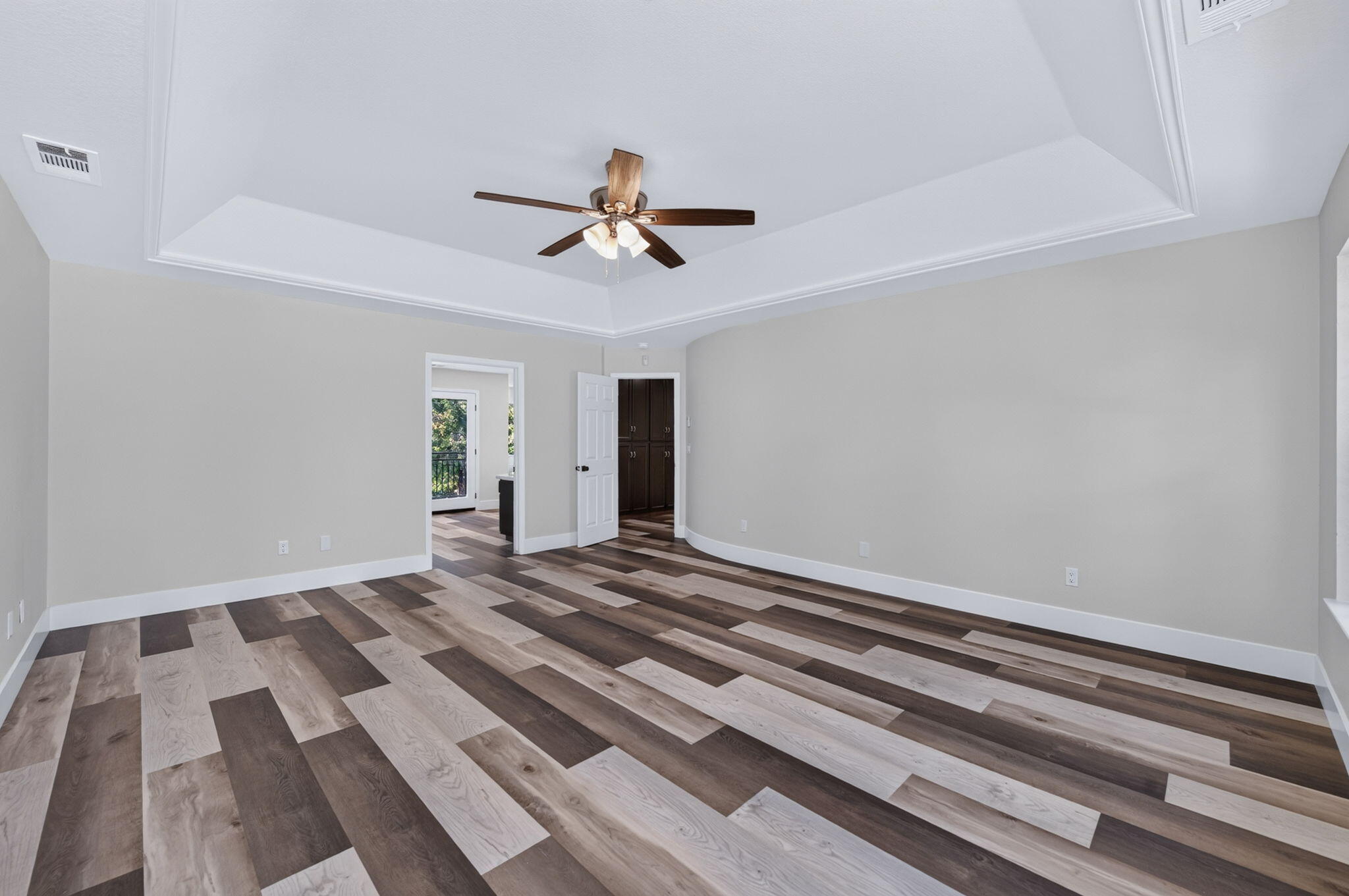 348 E Sunnyside Ave, Visalia, CA 93277