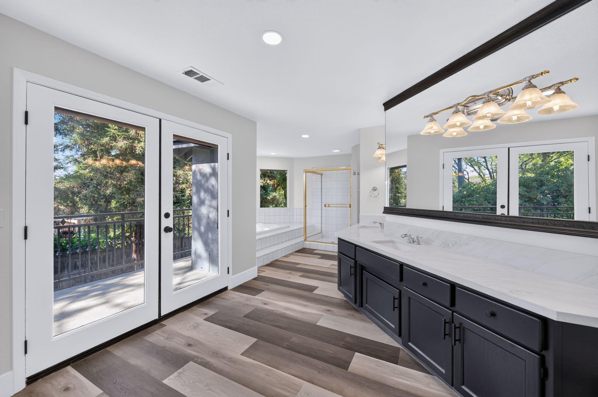 348 E Sunnyside Ave, Visalia, CA 93277