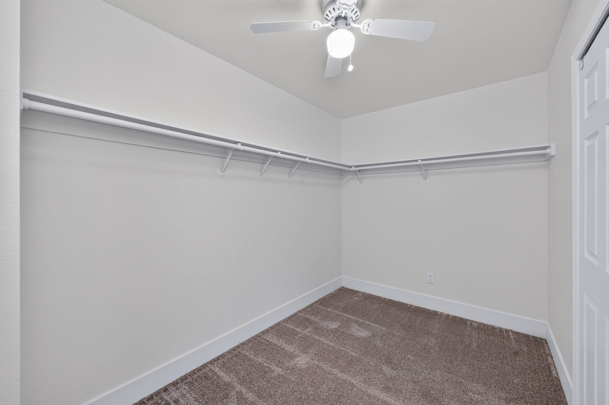 348 E Sunnyside Ave, Visalia, CA 93277