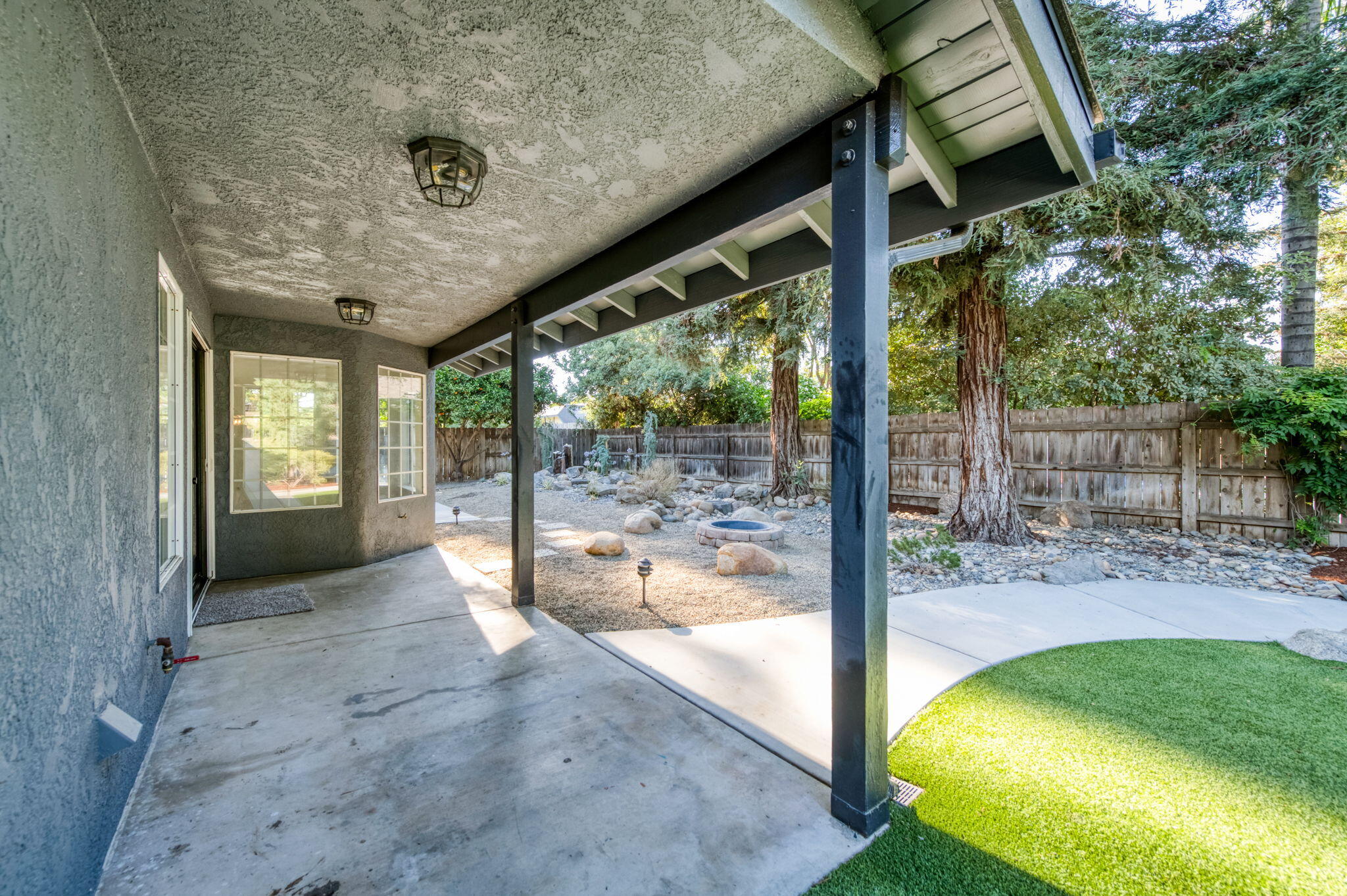 348 E Sunnyside Ave, Visalia, CA 93277