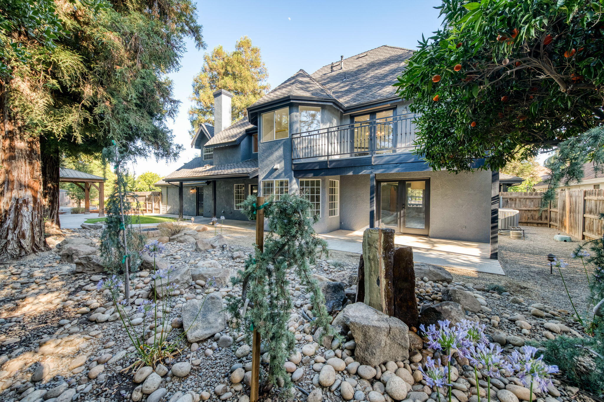 348 E Sunnyside Ave, Visalia, CA 93277