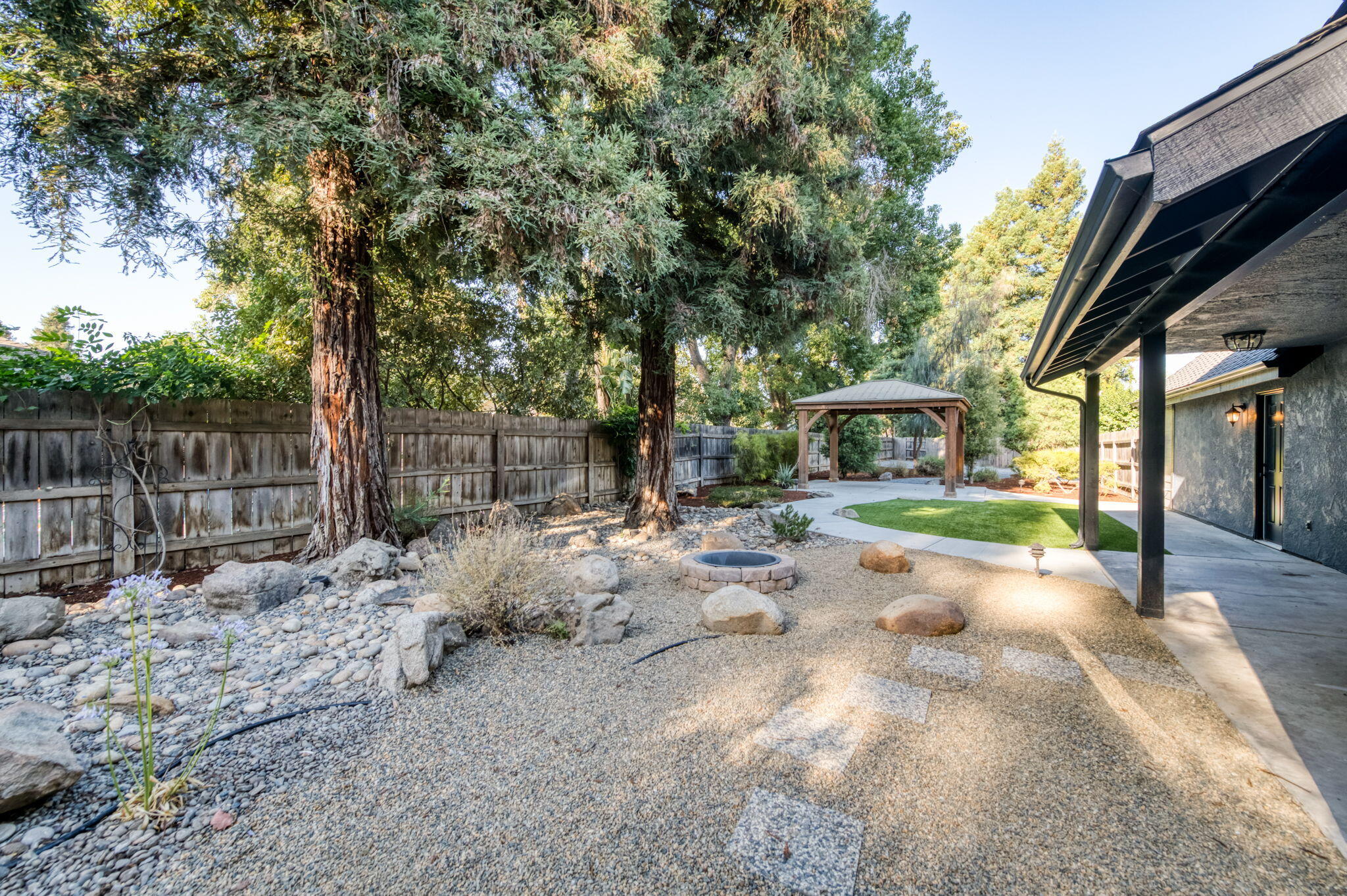 348 E Sunnyside Ave, Visalia, CA 93277