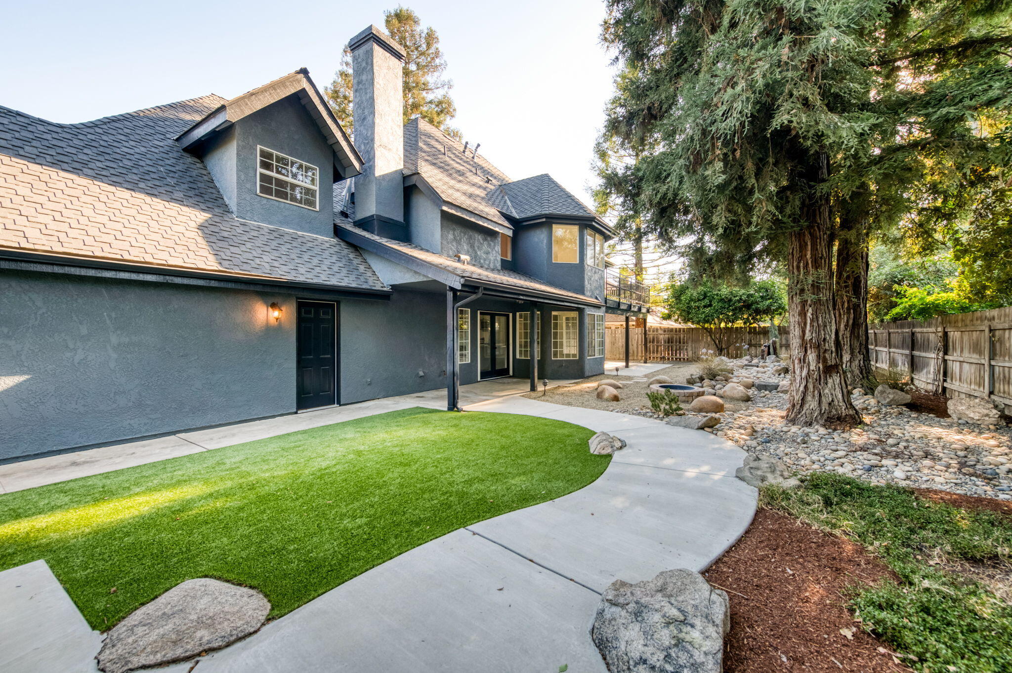 348 E Sunnyside Ave, Visalia, CA 93277