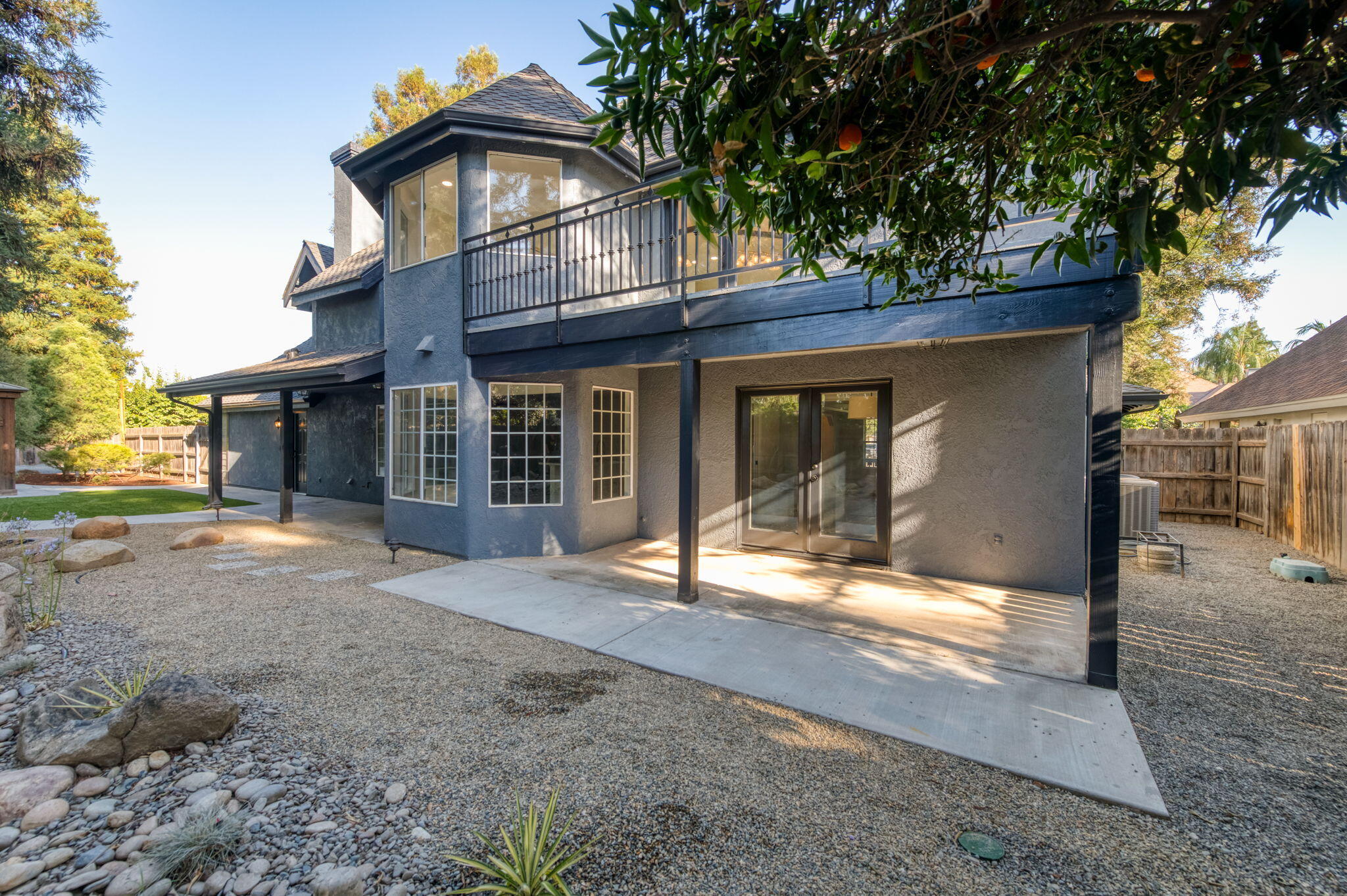 348 E Sunnyside Ave, Visalia, CA 93277