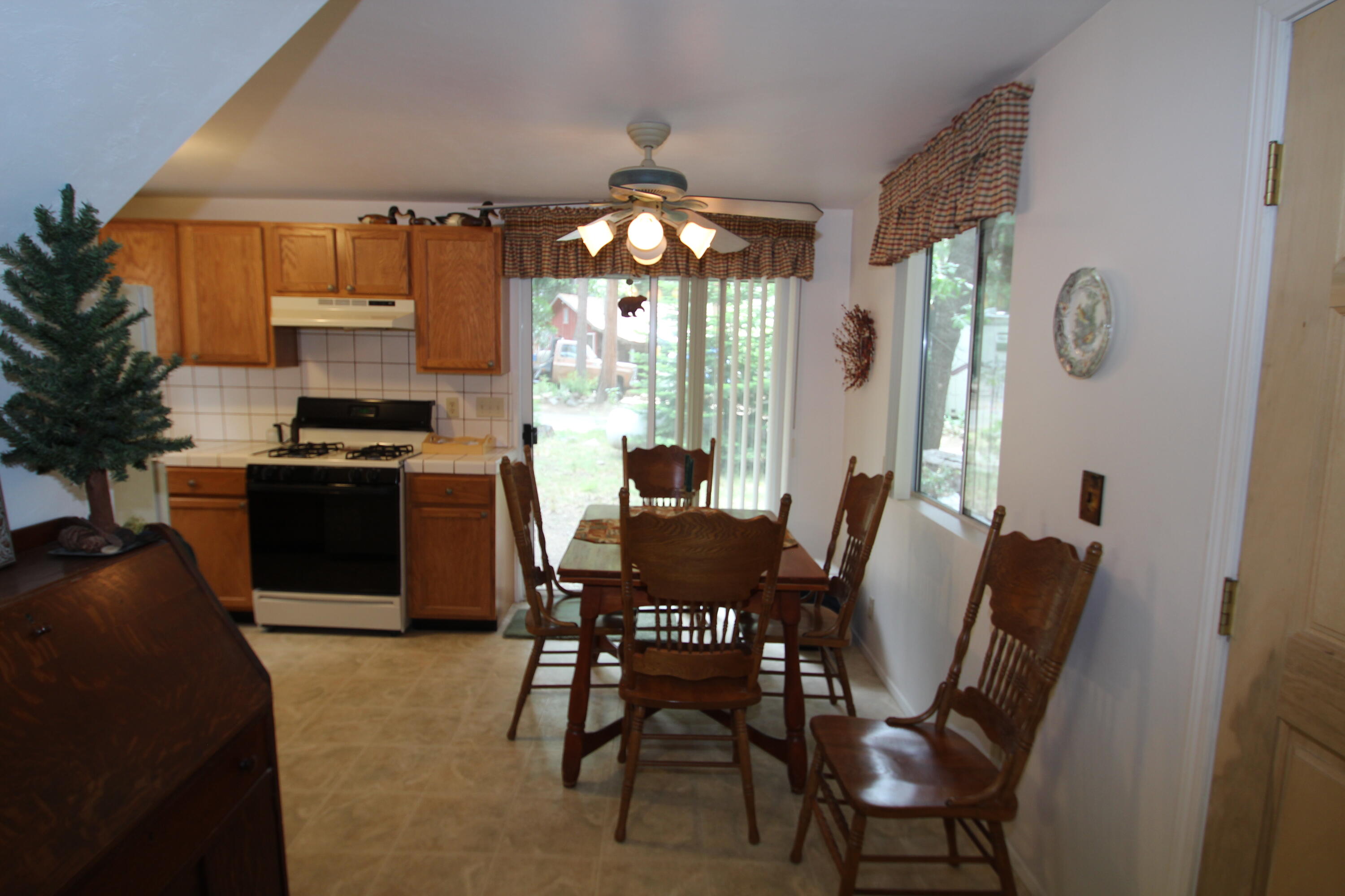565 Trails End, Springville, CA 93265