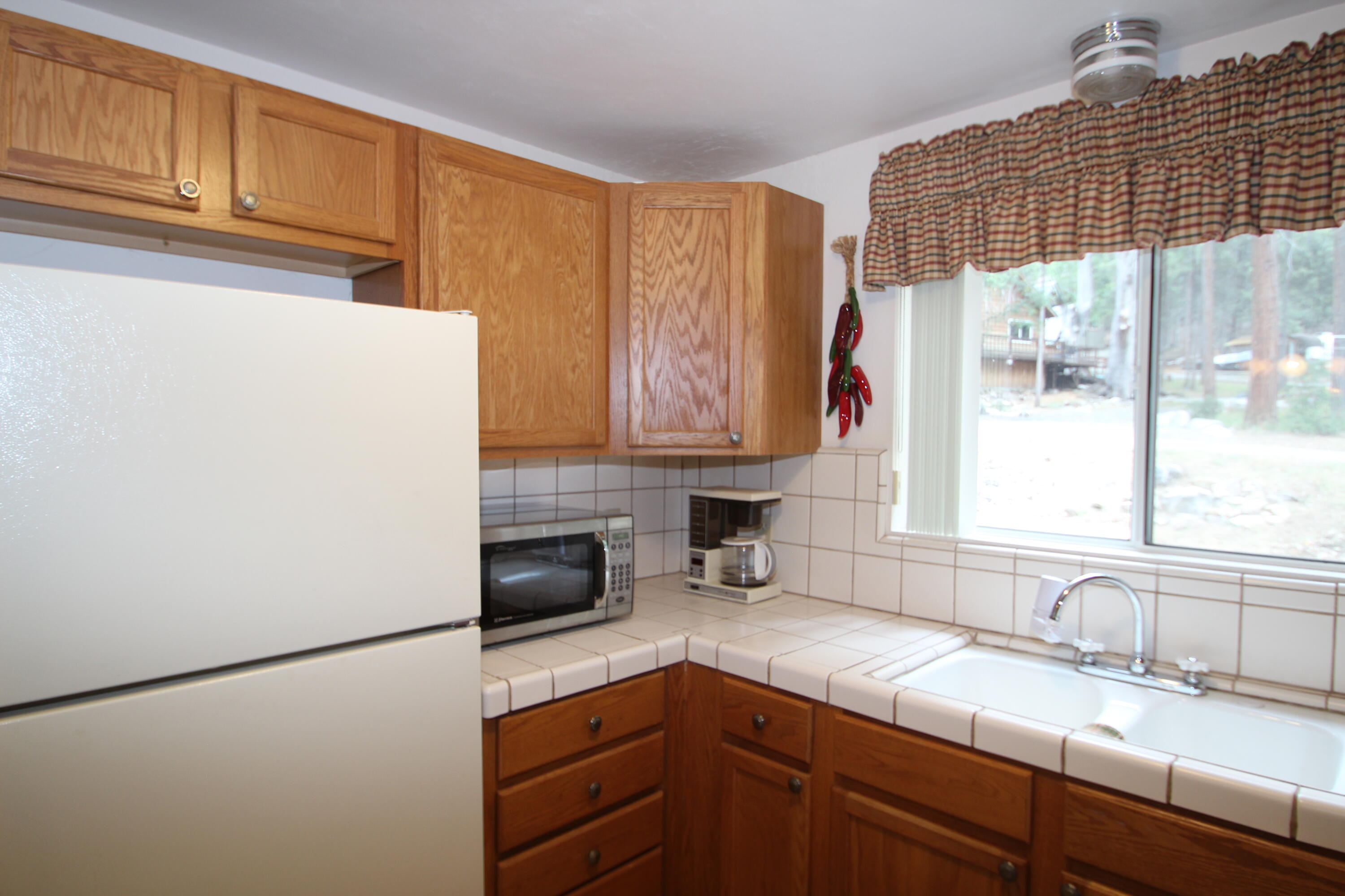 565 Trails End, Springville, CA 93265