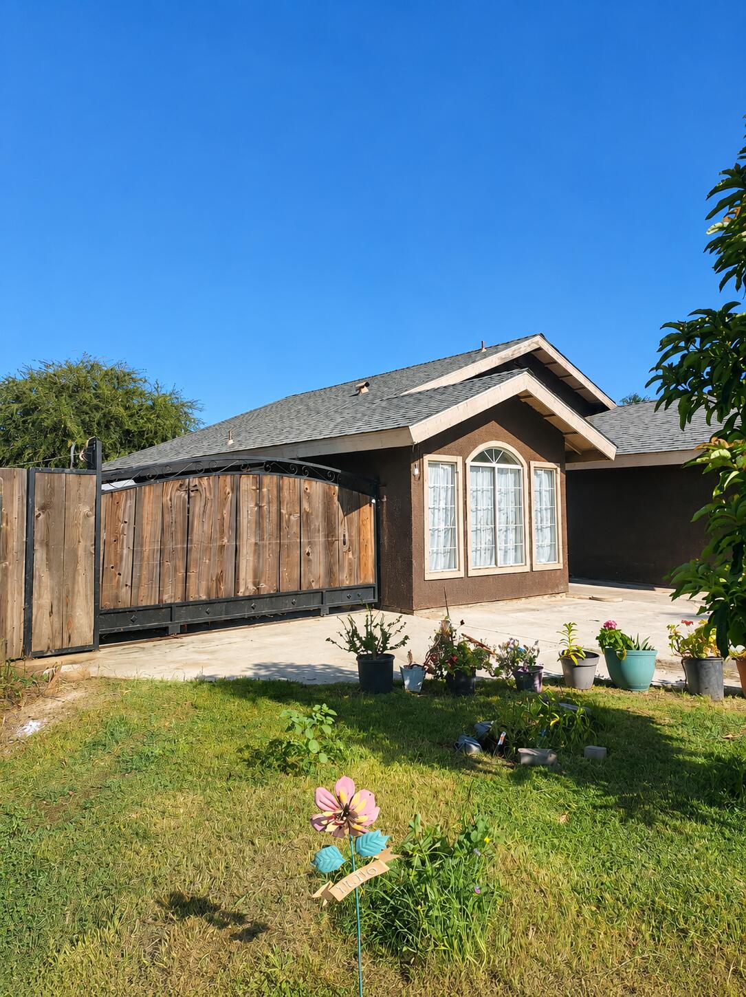 1055 Celaya St, Orange Cove, CA 93646